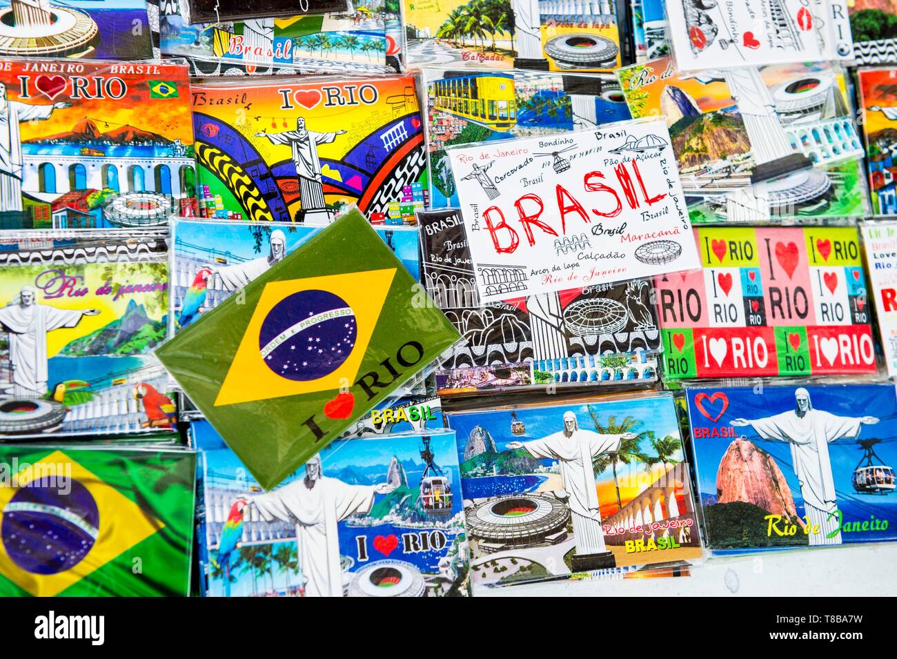Brésil, région du sud-est, la ville de Rio de Janeiro, ville classée Patrimoine Mondial de l'UNESCO, district d'Ipanema, Osorio square (Praça Osório), le samedi marché hippie (Feria Hipie), boutique de souvenirs Banque D'Images