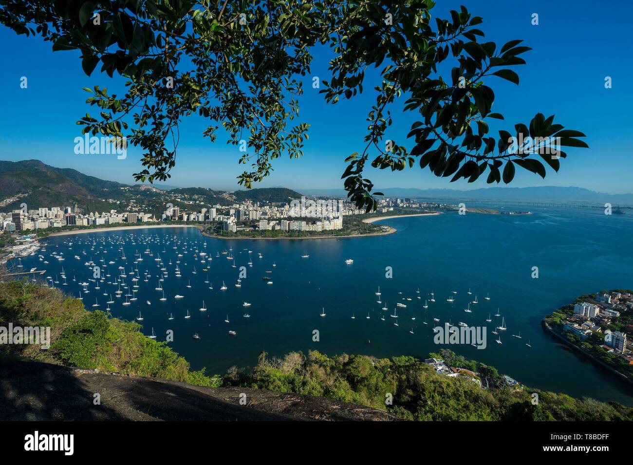 Le Brésil, l'état de Rio de Janeiro, Rio de Janeiro, ville classée Patrimoine Mondial de l'UNESCO, vue générale de la montagne Sugarloaf Banque D'Images