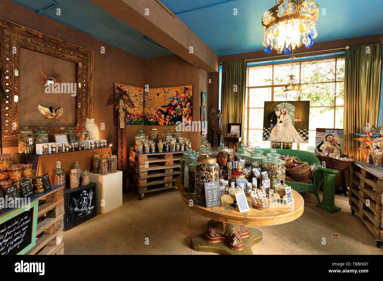 France, Lot, Quercy, Autoire, l'Eini Jardins, champignons secs shop Banque D'Images