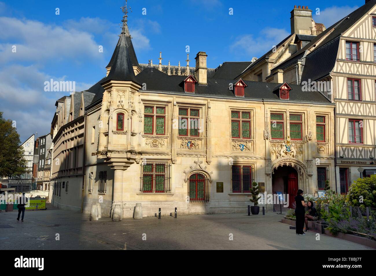 France, Seine Maritime, Rouen, place de la Pucelle, h¶tel de Bourgtheroulde a été construit dans la première moitié du xvie siècle par Guillaume Le Roux et présente les influences conjointes de style gothique et Renaissance Banque D'Images