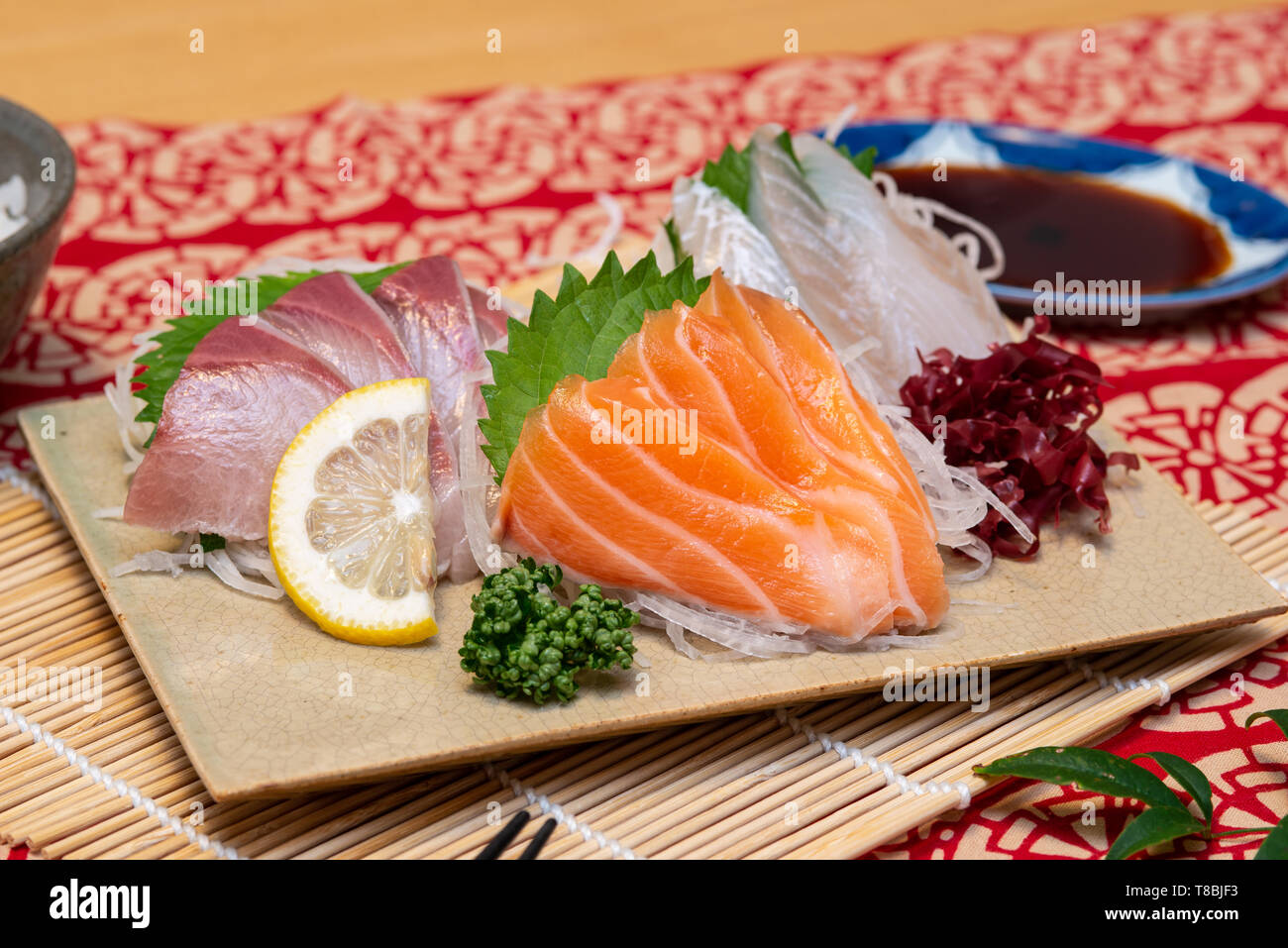 divers sashimi frais assiette cuisine japonaise Banque D'Images