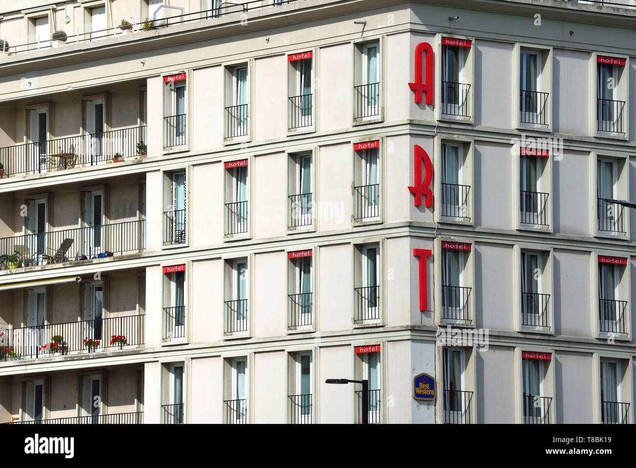 France, Seine Maritime, Le Havre, centre-ville reconstruit par Auguste Perret classé au Patrimoine Mondial par l'UNESCO, le Best Western ARThotel Perret dans un bâtiment de la rue Louis Brindeau Banque D'Images