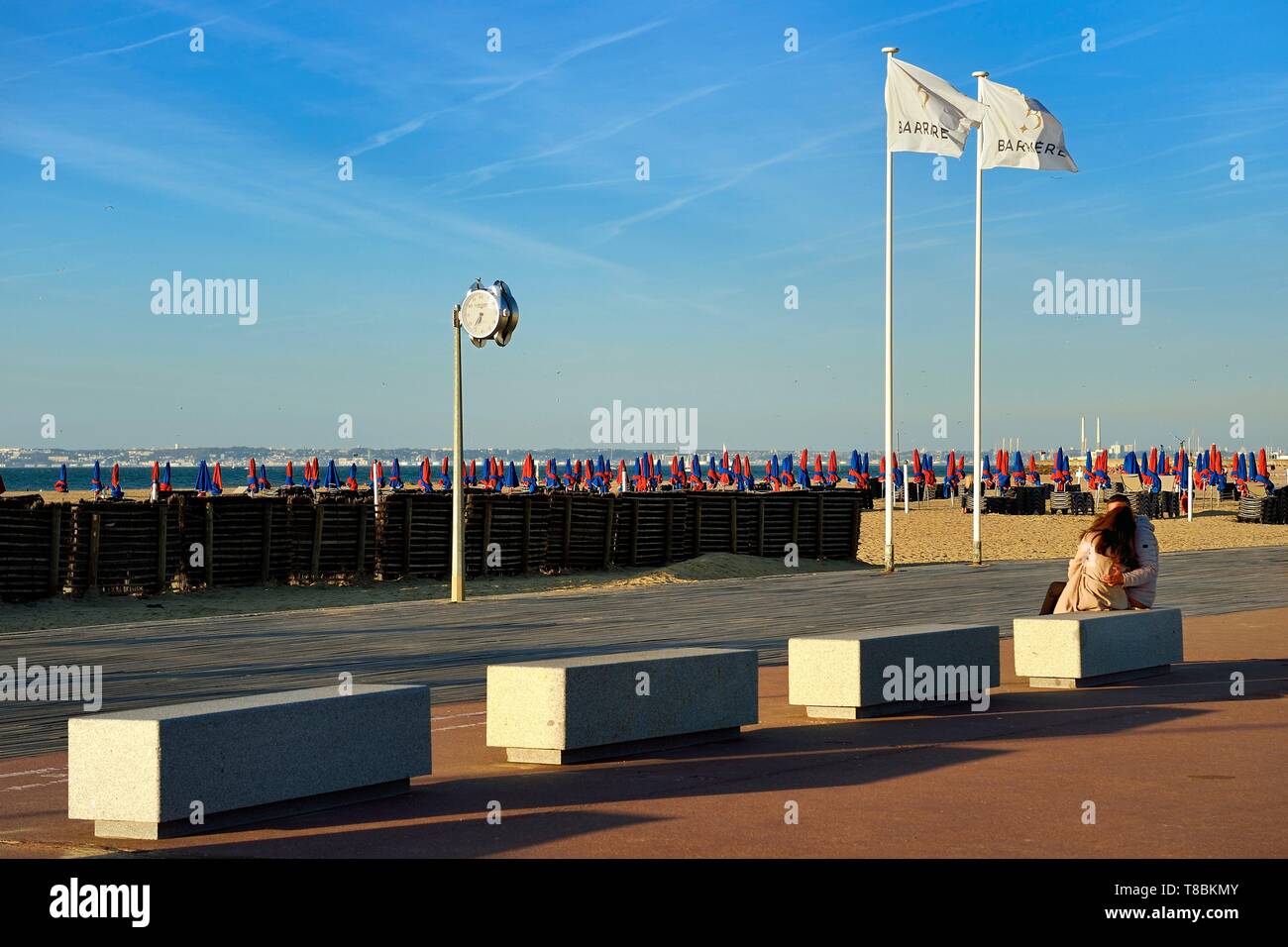 France, Calvados, Pays d'Auge, Deauville, la célèbre bandes sur la plage, les amoureux Banque D'Images