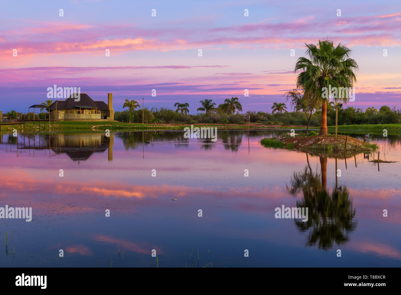 Lever du soleil au-dessus de Lapa Lange Game Lodge, près de Mariental en Namibie Banque D'Images