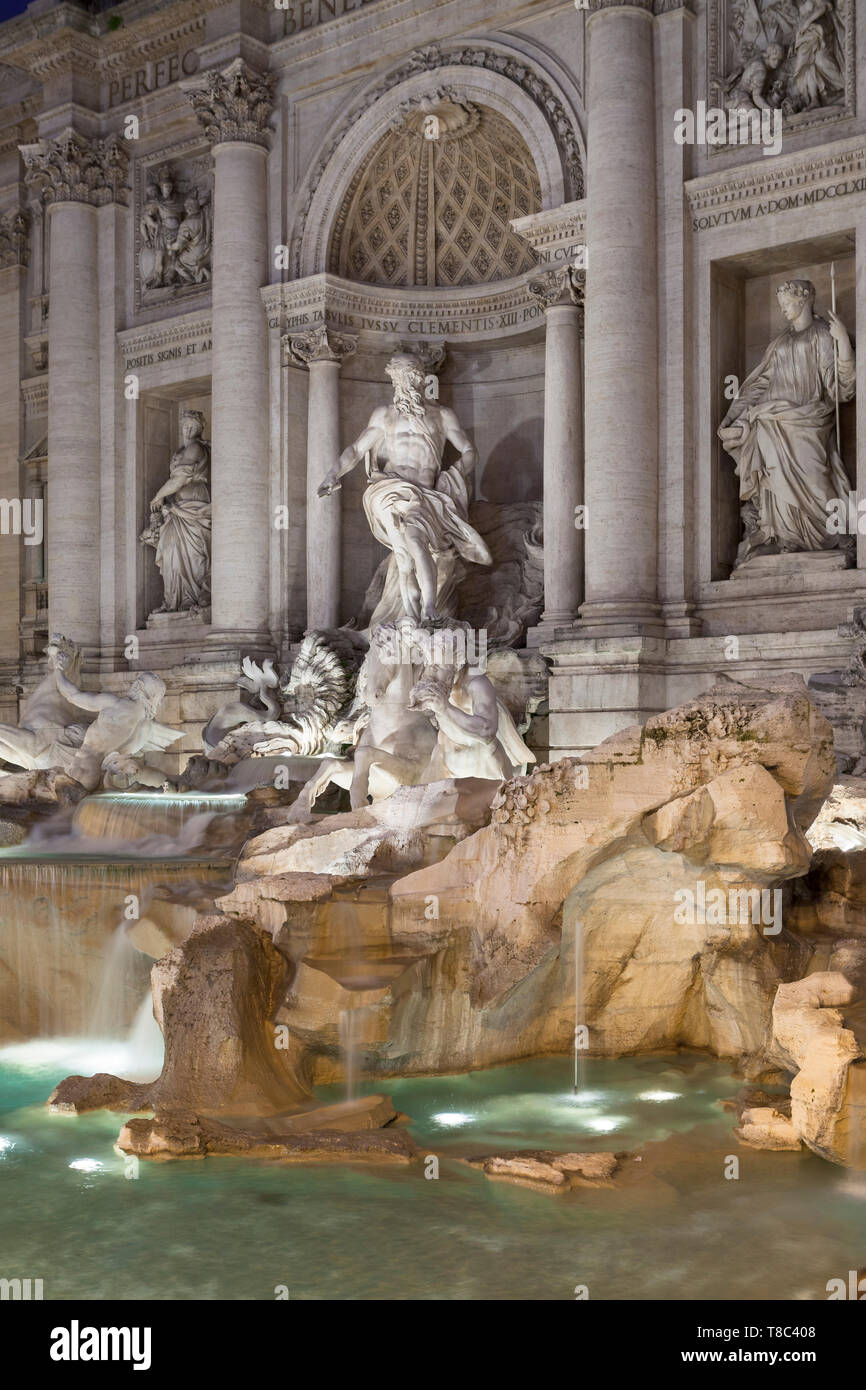 La fontaine de Trevi (Fontana di Trevi) la nuit, Rome, Italie, Banque D'Images
