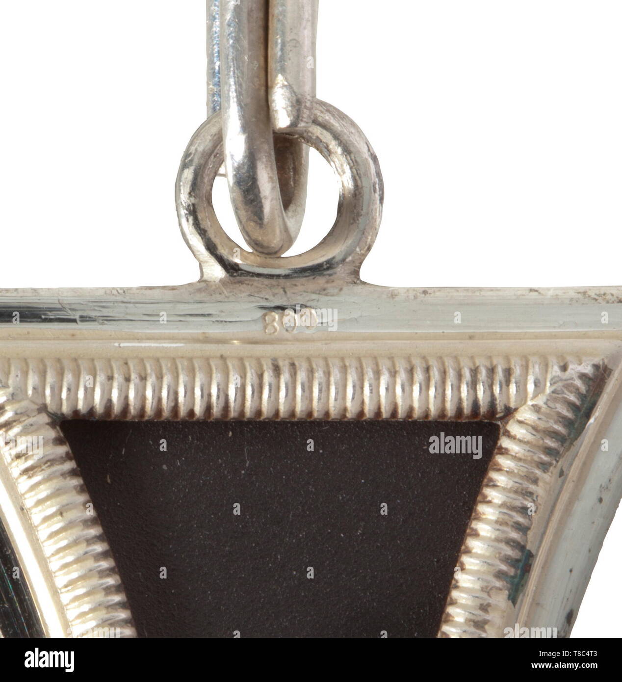 La succession de croix de chevalier Wolfgang Stumpf (lauréat 1914 - 1943) Chevalier de la Croix de fer de 1939, le soi-disant 'micro' Type 800 par une bouilloire Steinhauer & Lück. Centre de fer noirci, 'argent' givré bâti avec le petit '800' finesse marque, l'anneau de suspension de même frappé '800'. Taille 48 x 69 mm. Poids 30,11 g. Avec la présentation du prix noir d'origine et d'un licencié en 73 cm de longueur du ruban des commandes. Un ensemble cohérent dans un état de conservation. Aussi une Croix de Fer de 1ère classe de 1939 cas, avec une croix de fer 2e classe de prix 1939 avec enveloppe, une guerre Meri, Editorial-Use-seulement Banque D'Images