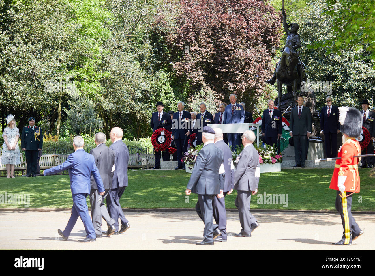 Londres, Royaume-Uni - 12 mai 2019 : Son Altesse Royale le Prince de Galles inspecte les cavaliers passés et présents dans le cadre de la 94e parade annuelle de l'Association anciens camarades de cavalerie dans Hyde Park. Banque D'Images