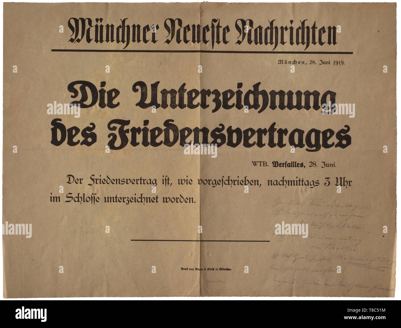 - Une gamme complète d'hiver Anny dossier de Hitler sur le Traité de Versailles, la révolution de Munich 1918/19 etc. avec un poster de la 'Münchner Neueste Nachrichten" du 28 juin 1919 - (tr.) "le traité de paix a été signé dans le palais, comme le stipule, à 3 heures de l'après-midi avec Hitler's note manuscrite au crayon 'le traité de paix vise à préparer l'Allemagne pour le peuple juif, le traité de paix fait l'objectif de Juda - la destruction de l'Allemagne - possible. Les Juifs doivent donc quitter l'Allemagne.' également des affiches pour l'achat d'obligations de guerre dans la PREMIÈRE GUERRE MONDIALE, les appels t, Editorial-Use-seulement Banque D'Images