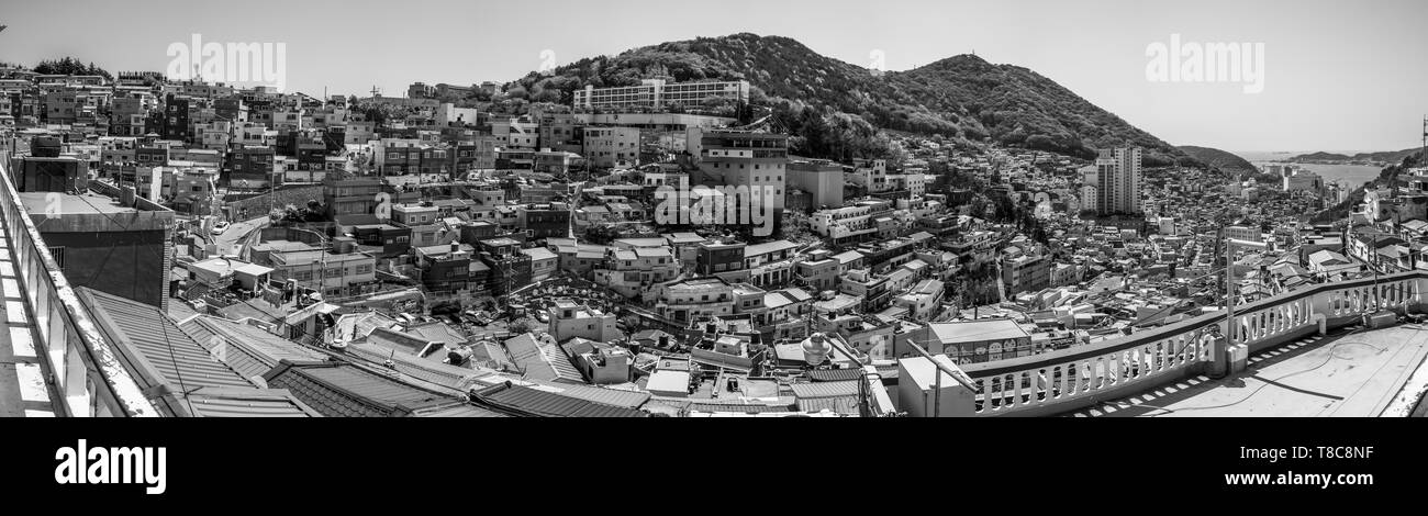 Panorama noir et blanc vue de voisinage Gamcheon, Busan, Corée du Sud Banque D'Images