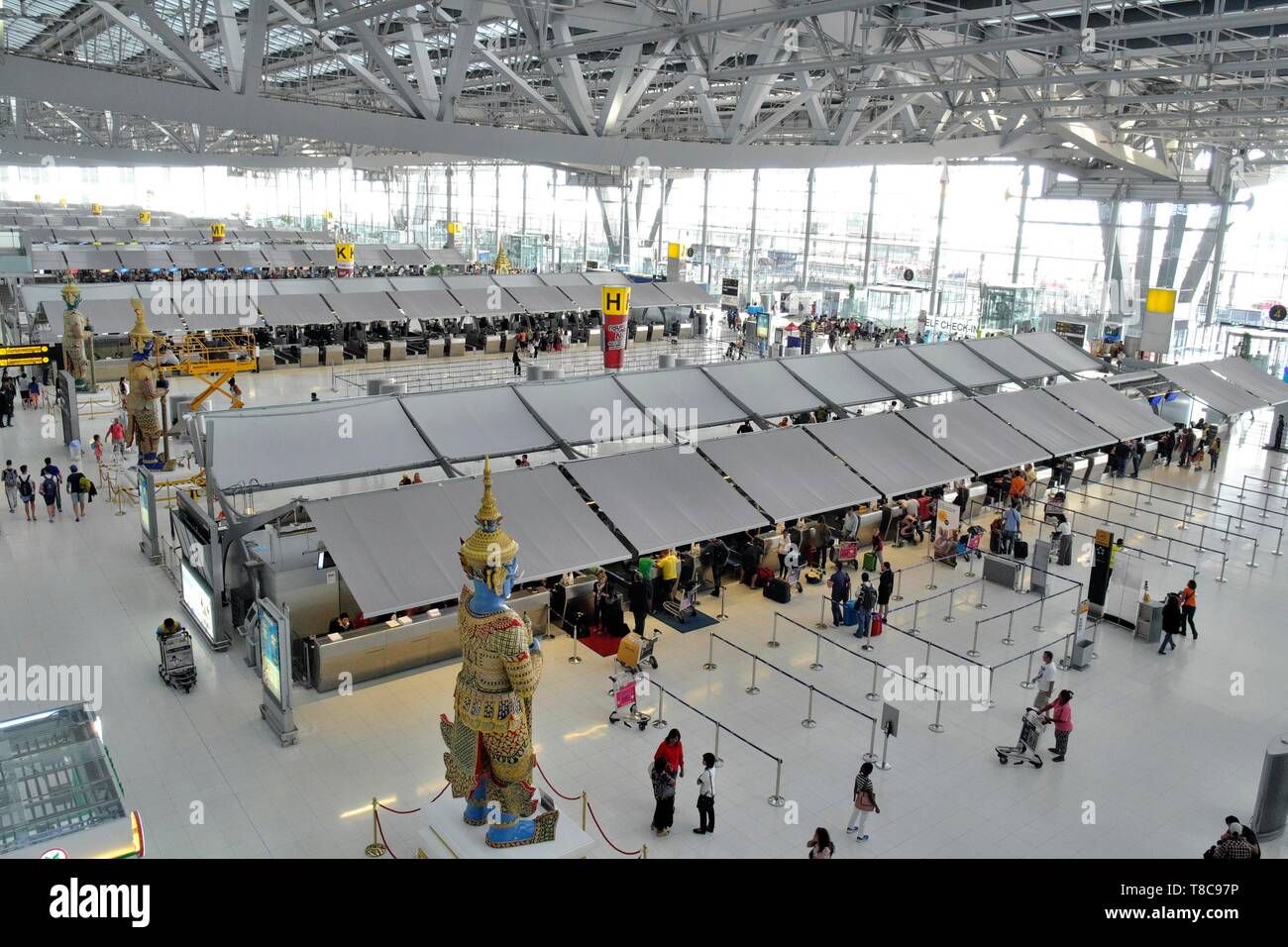 Hall de départ, l'arrivée dans le hall, l'aéroport de Suvarnabhumi, à Bangkok, Thaïlande Banque D'Images