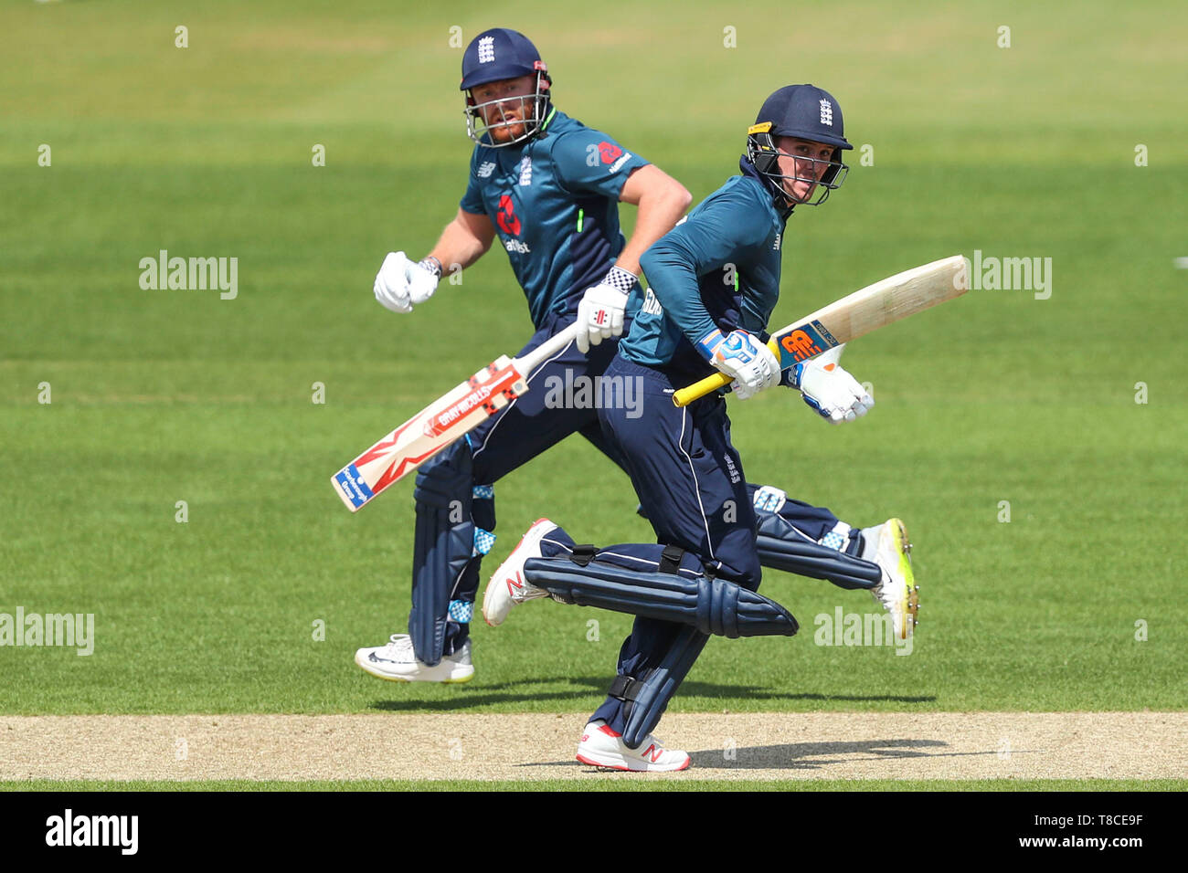 SOUTHAMPTON, Angleterre. 11 MAI 2019 : Jonny Bairstow et Jason Roy d'Angleterre exécute une seule au cours de l'Angleterre v Pakistan, 2e Royal London Insurance International un jour match de cricket international. à l'Ageas Bowl Crédit : Mitchell Gunn/ESPA-Images/Alamy Live News Banque D'Images