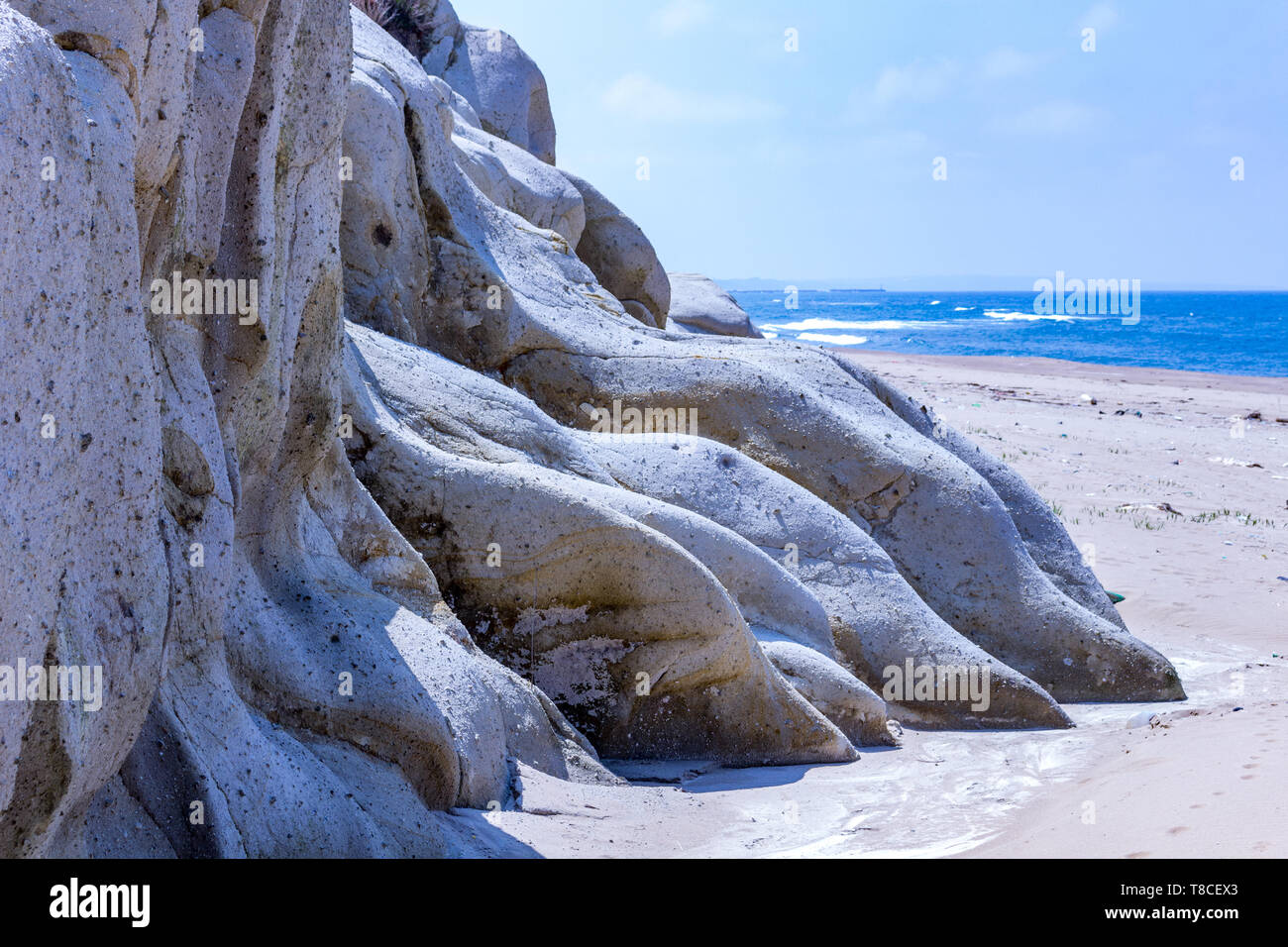 Plage à pied de falaises, Mer du Japon, Katanomachi, Komatsu, Ishikawa Prefecture, Japan. Banque D'Images