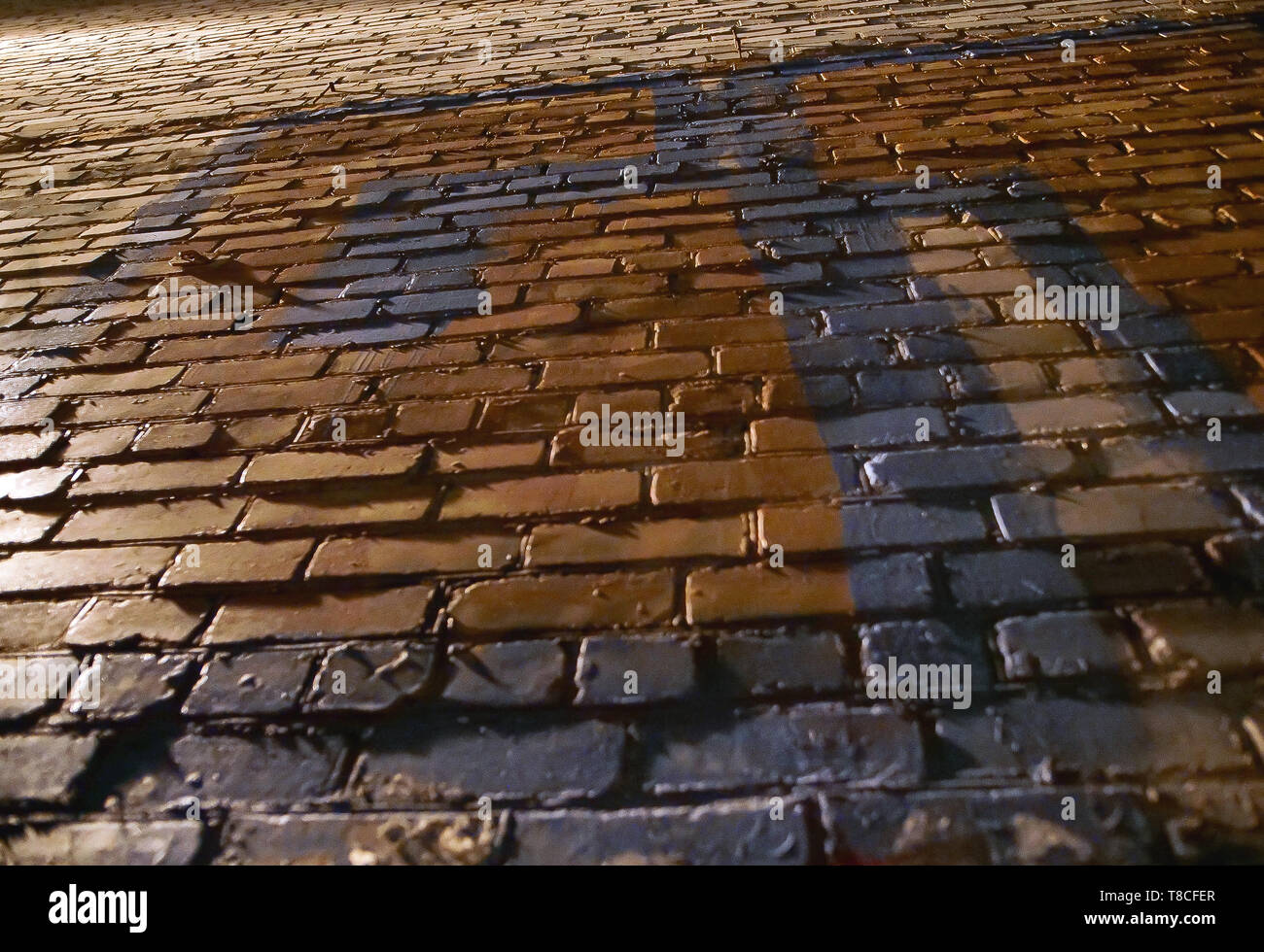 Vieux mur de briques peintes, vue de dessous Banque D'Images