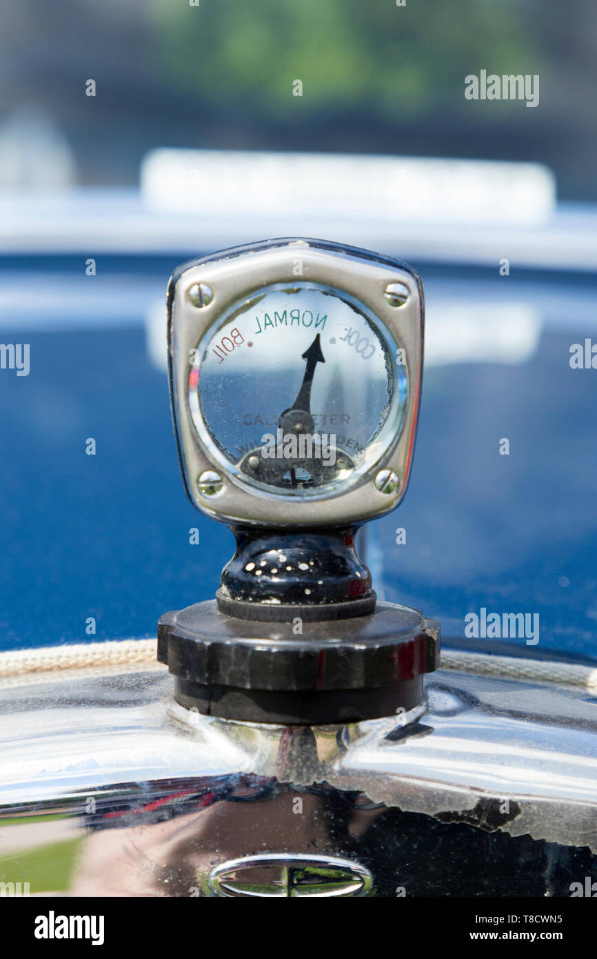 Thermomètre Vintage aiguille affichage sur un radiateur de voiture.  L'aiguille affiche cool ou faites bouillir normal / lectures d'ébullition  et est visible pour le conducteur du véhicule. (108 Photo Stock - Alamy