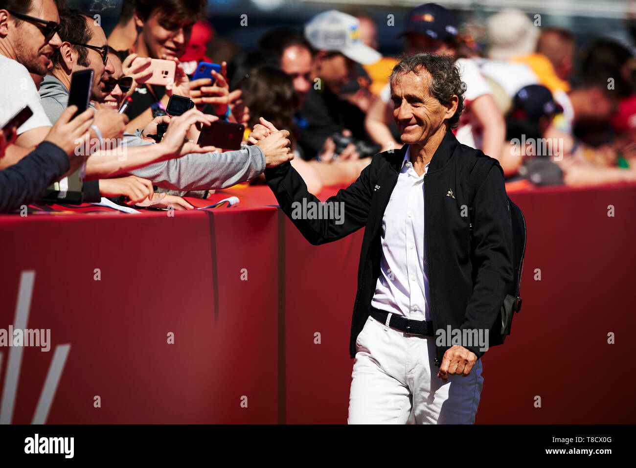 12 mai 2019, Circuit de Barcelona-Catalunya, Barcelone, Espagne ; la formule un Grand Prix d'Espagne, la journée de la course ; l'ancien pilote de Formule 1 Alain Prost arrive au circuit et répond aux fans avant le Grand Prix de Formule 1 Crédit : Pablo Guillen/Alamy Banque D'Images