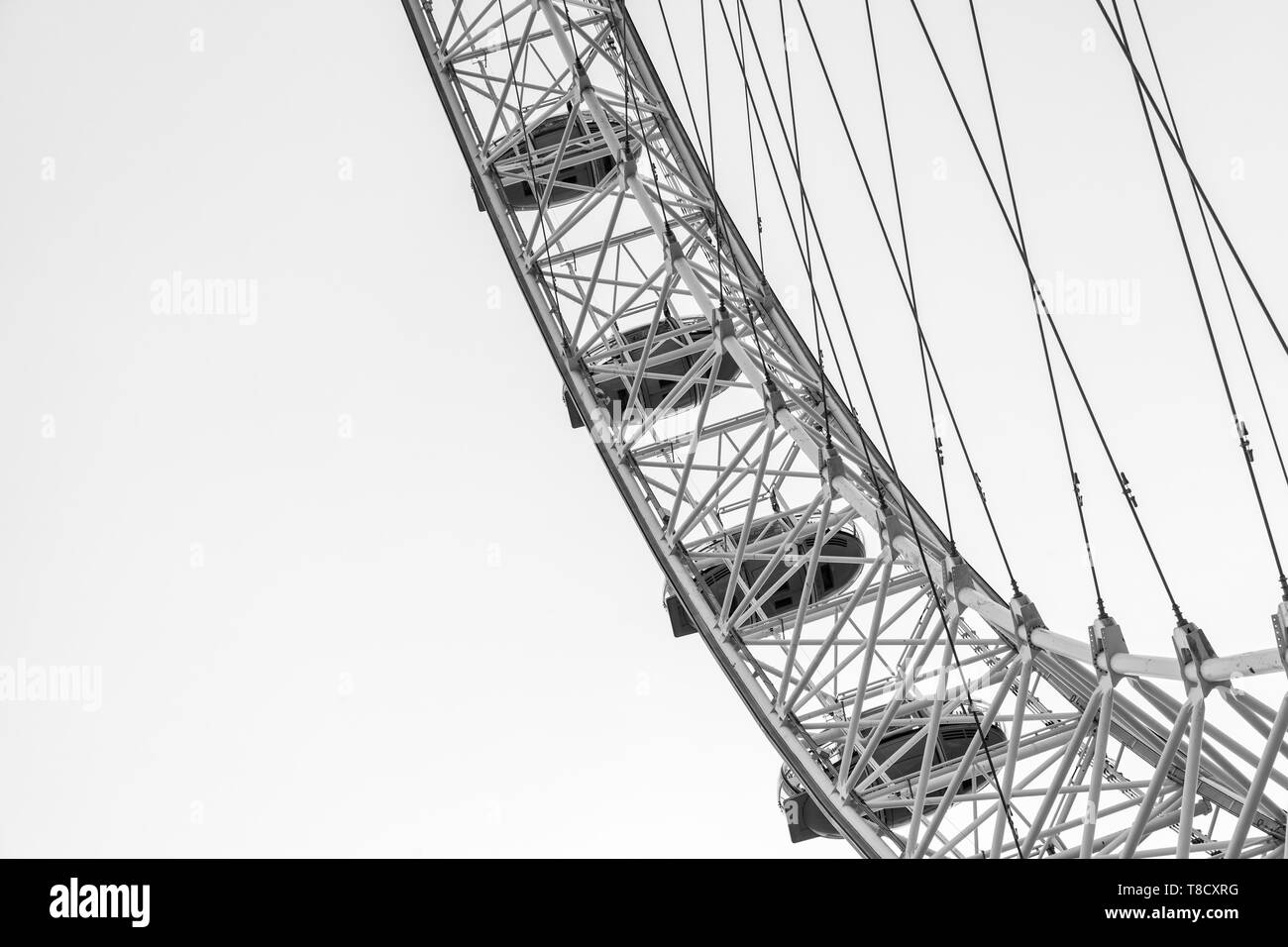 Londres, Royaume-Uni - 31 octobre 2017 : Fragment de London Eye (Grande roue montée sur la rive sud de la Tamise à Londres, noir et blanc Banque D'Images