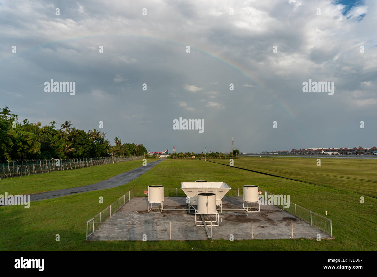 BADUNG, BALI-10 avril 2019 : outils profileur de vent à l'aéroport International de Ngurah Rai de Bali. C'est faite par scintec et il a mis sur la pelouse près de la r Banque D'Images