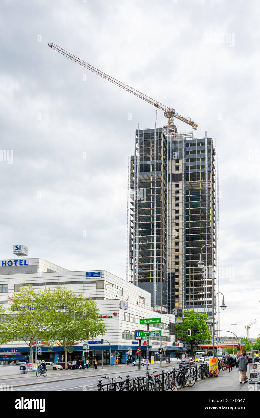 L'Steglitz Kreisel (Kreisel Steglitzer) actuellement en cours de rénovation complète dans le quartier Steglitz Berlin au printemps 2019, Berlin, Allemagne Banque D'Images