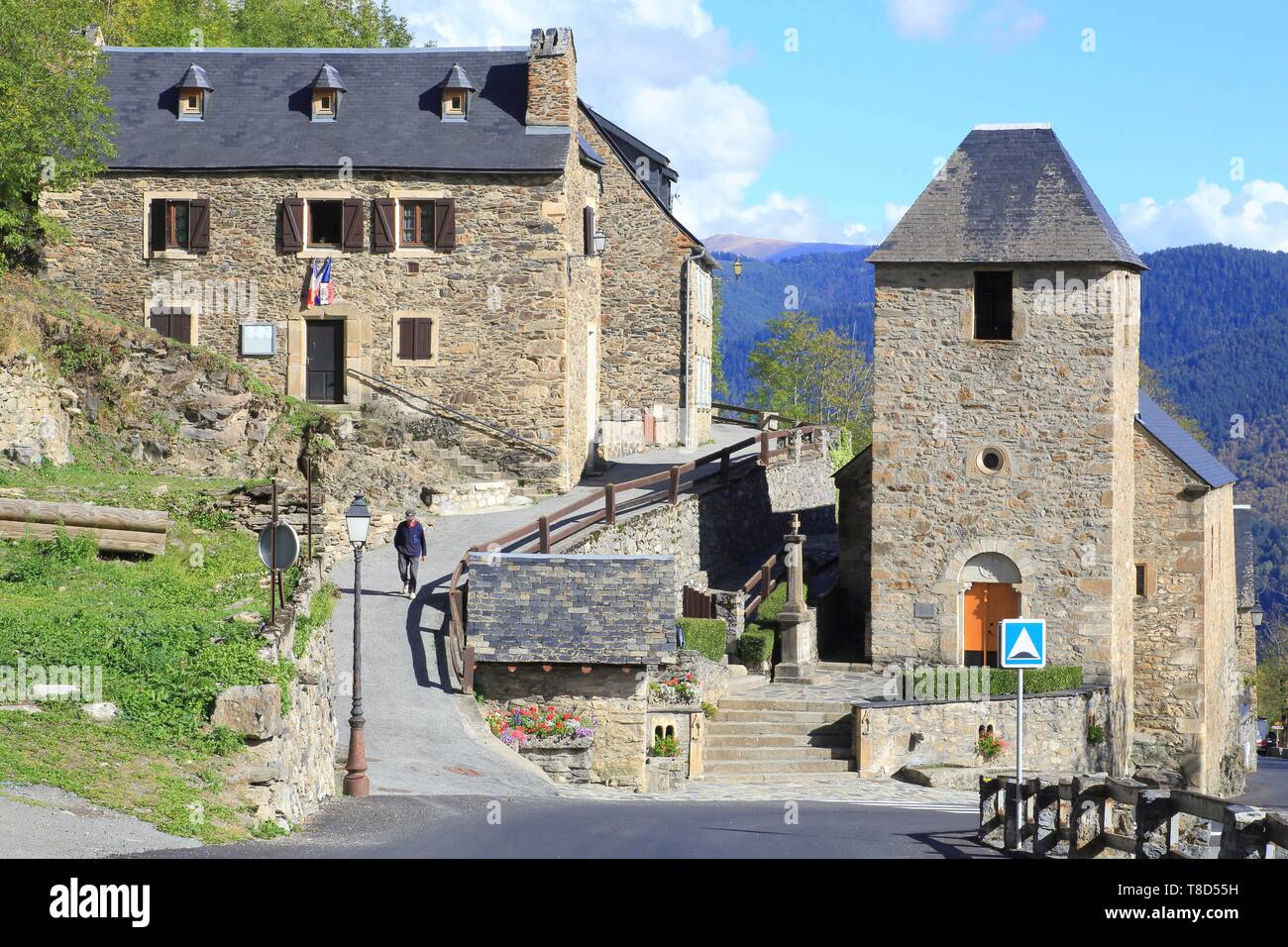 France, Hautes Pyrénées, vallée d'Aure, Saint Lary Soulan, Soulan, avec l'église Saint Pierre (17ème siècle) Banque D'Images