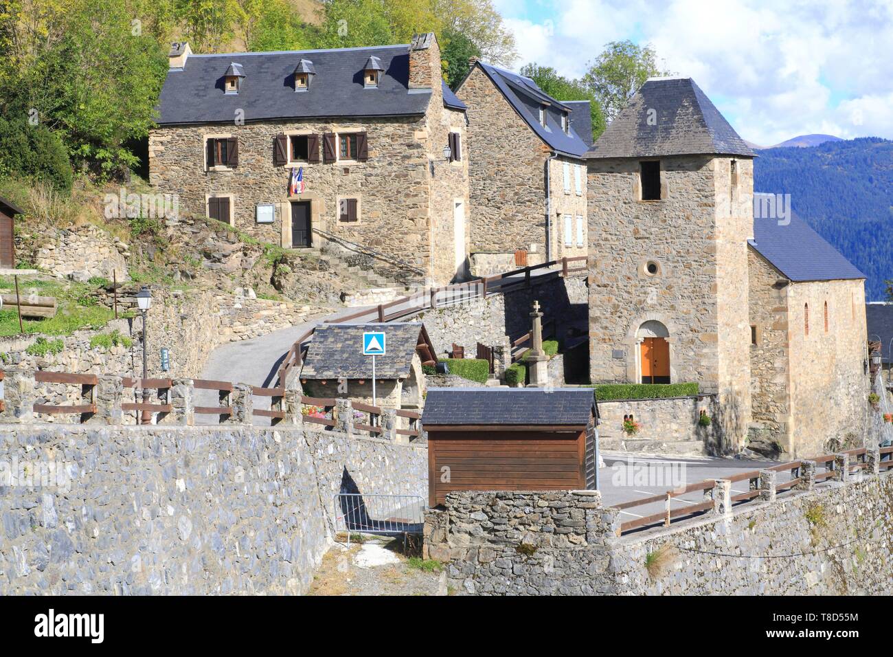 France, Hautes Pyrénées, vallée d'Aure, Saint Lary Soulan, Soulan, avec l'église Saint Pierre (17ème siècle) Banque D'Images