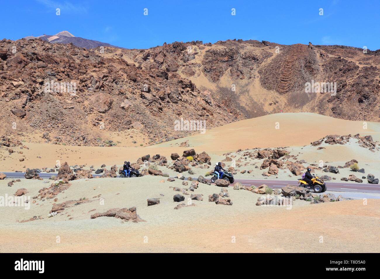 L'Espagne, Iles Canaries, Tenerife, province de Santa Cruz de Tenerife, le Parc National du Teide (UNESCO World Heritage), quads sur la route principale Banque D'Images