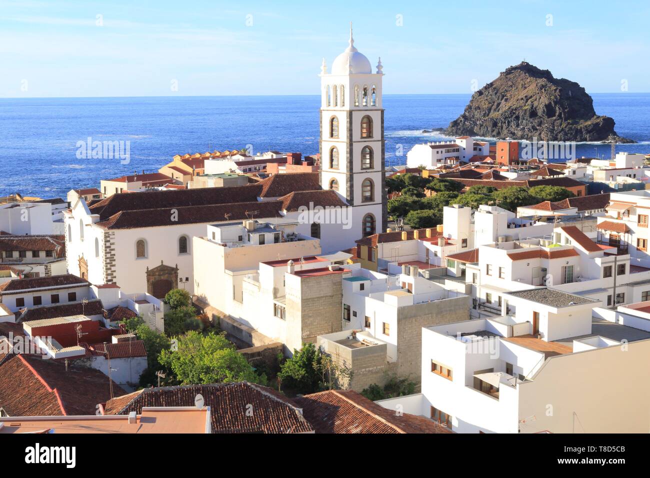 L'Espagne, Iles Canaries, Tenerife, province de Santa Cruz de Tenerife, Garachico, le centre historique (16ème-17ème siècle) avec son église Santa Ana Banque D'Images
