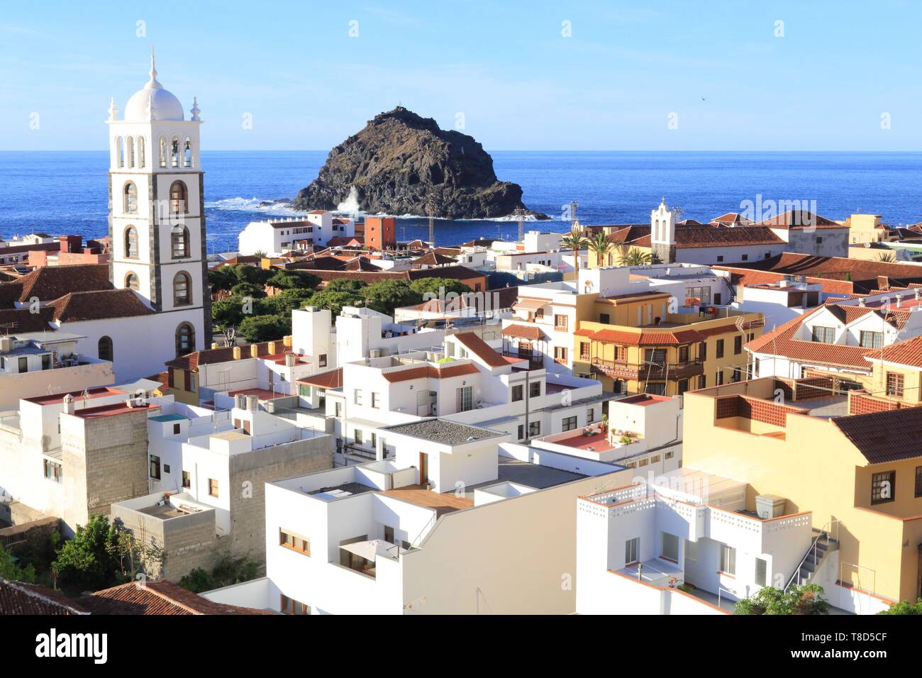 L'Espagne, Iles Canaries, Tenerife, province de Santa Cruz de Tenerife, Garachico, le centre historique (16ème-17ème siècle) avec son église Santa Ana Banque D'Images