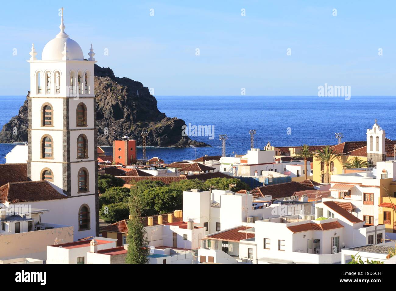 L'Espagne, Iles Canaries, Tenerife, province de Santa Cruz de Tenerife, Garachico, le centre historique (16ème-17ème siècle) avec son église Santa Ana Banque D'Images