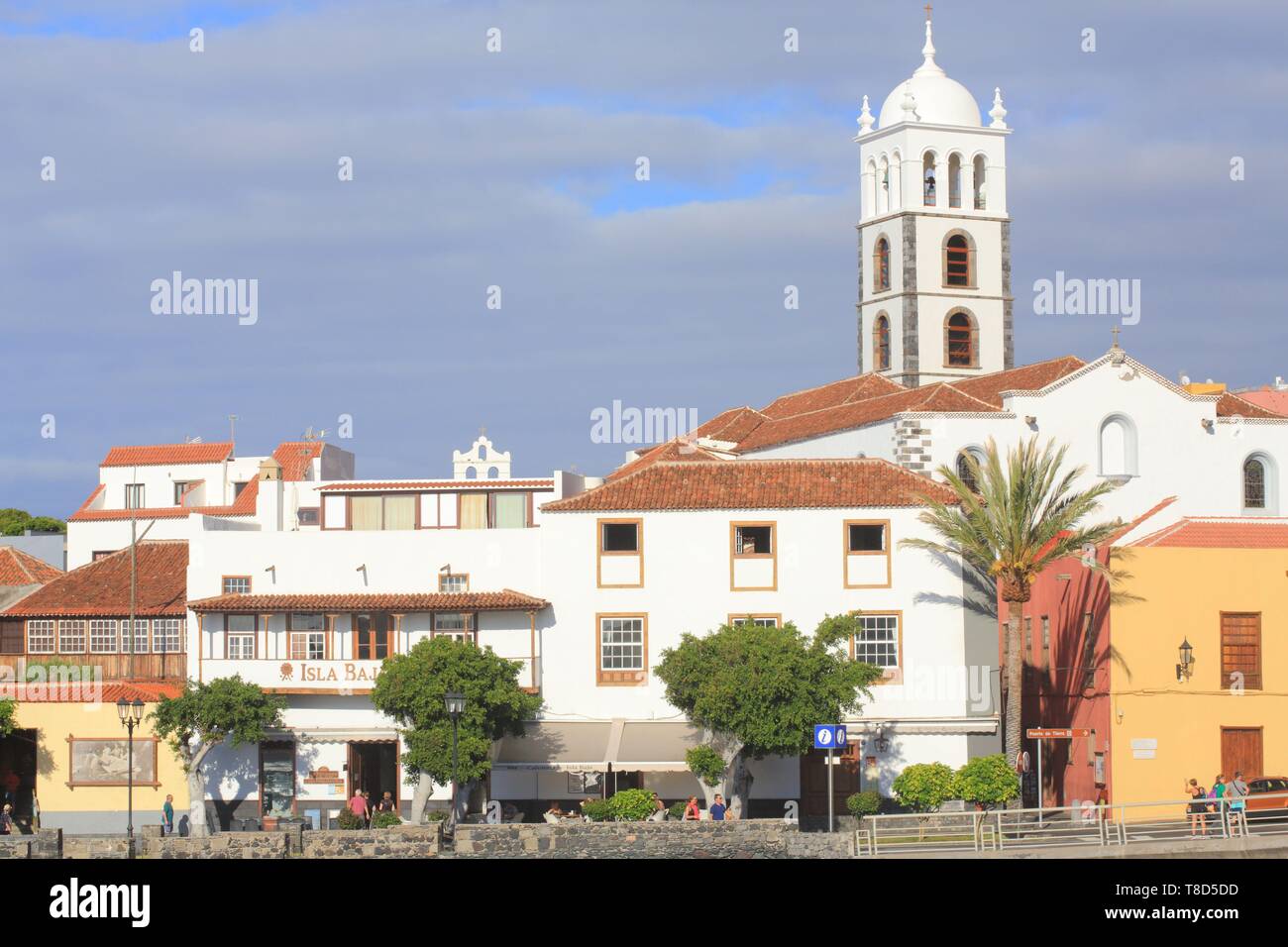 L'Espagne, Iles Canaries, Tenerife, province de Santa Cruz de Tenerife, Garachico, le centre historique (16ème-17ème siècle) avec son église Santa Ana Banque D'Images