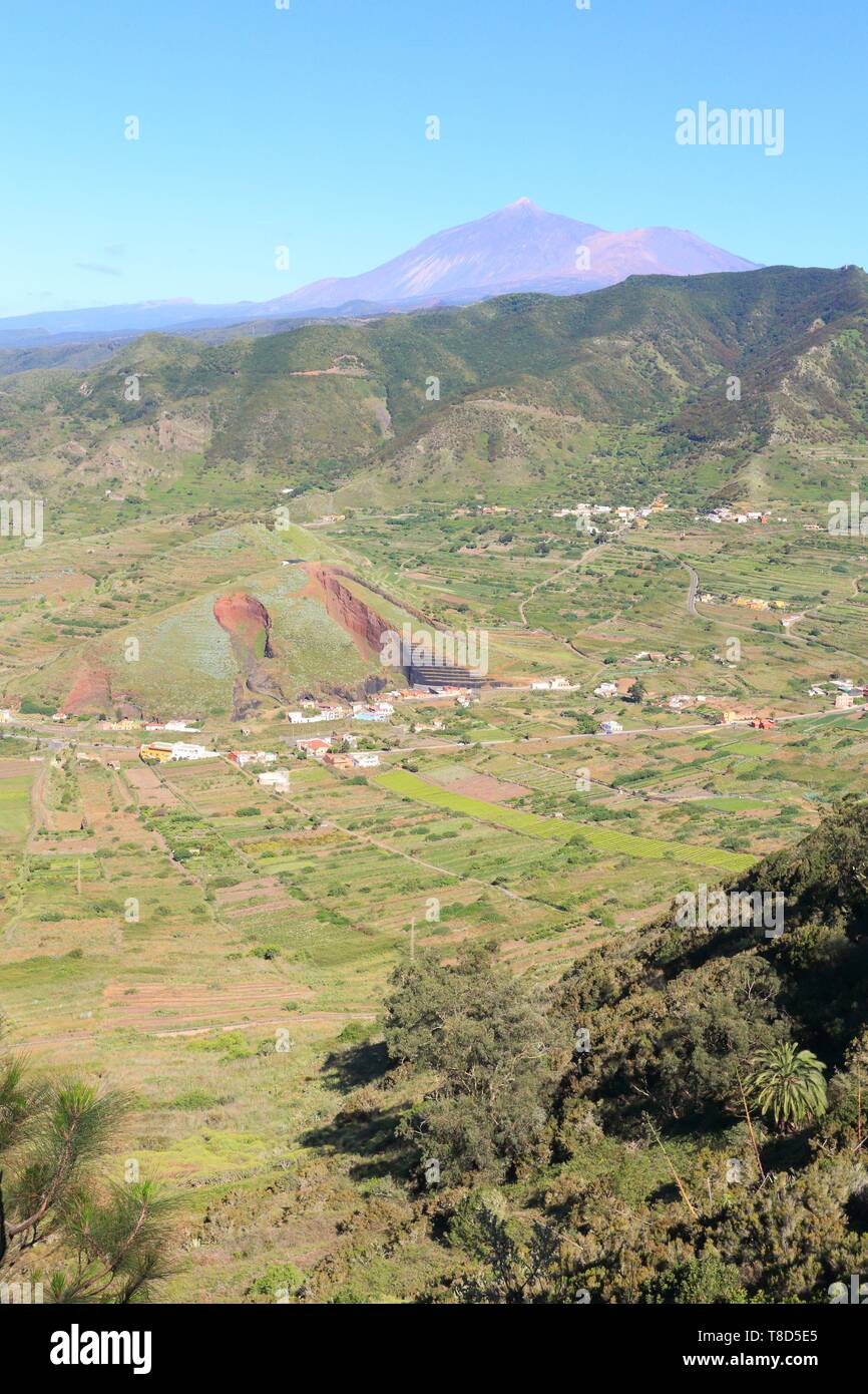 L'Espagne, Iles Canaries, Tenerife, province de Santa Cruz de Tenerife, Buenavista del Norte avec volcan Teide Banque D'Images