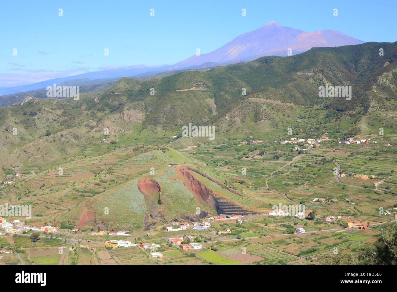 L'Espagne, Iles Canaries, Tenerife, province de Santa Cruz de Tenerife, Buenavista del Norte avec volcan Teide Banque D'Images