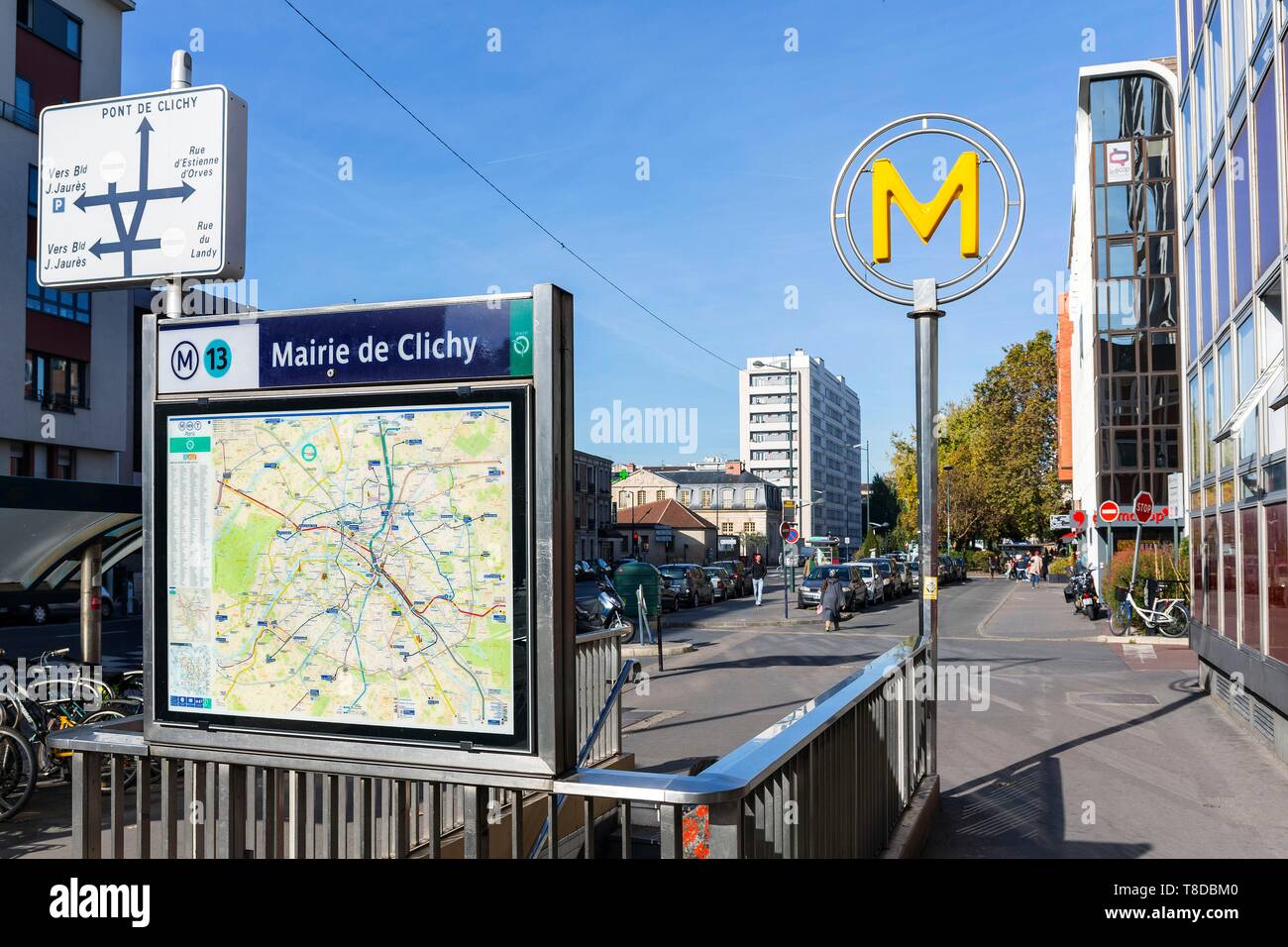 France, Hauts de Seine, Clichy, rue Martre, métro Mairie de Clichy ...