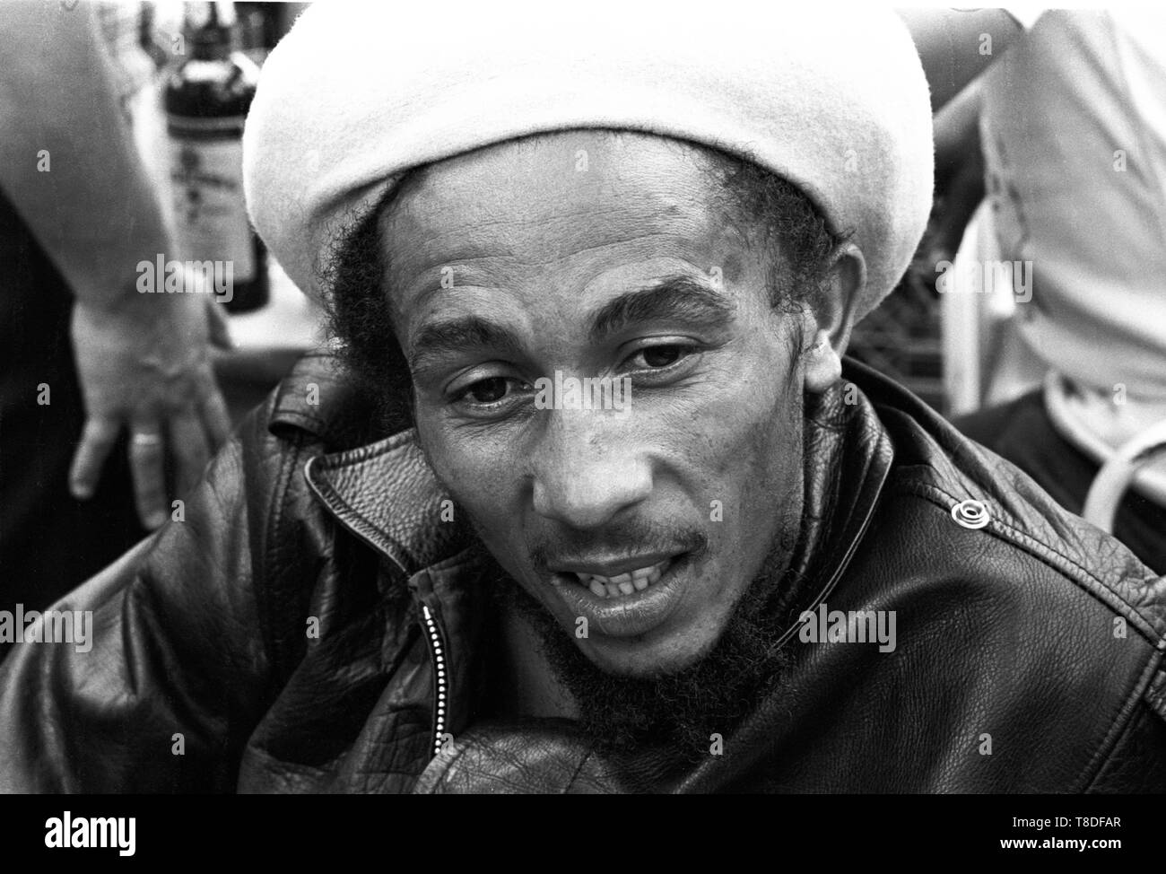 Amsterdam, Pays-Bas - 1er janvier : musicien jamaïcain de reggae Bob Marley (1945-1981) posés sur un bateau à Amsterdam, Pays-Bas, en 1976. (Photo de Gijsbert Hanekroot) Banque D'Images