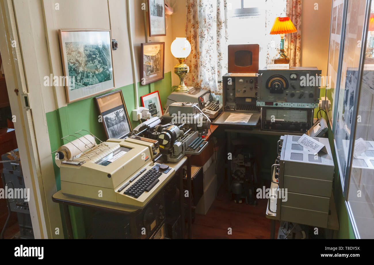 L'équipement sans fil diplomatique en Hut 1, Bletchley Park, une fois le top-secret accueil de la guerre mondiale deux décrypteurs, maintenant une attraction touristique de premier plan Banque D'Images