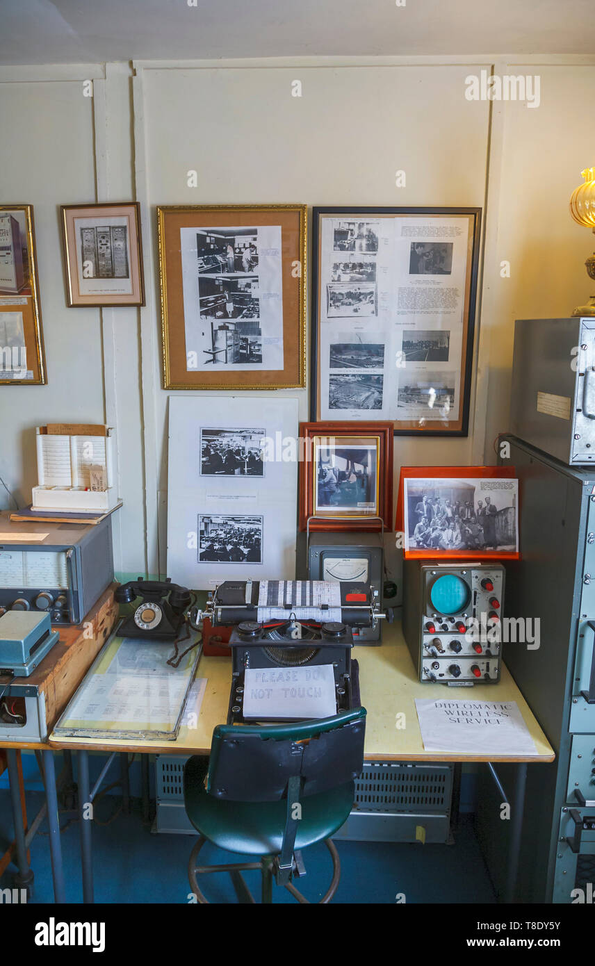 L'équipement sans fil diplomatique en Hut 1, Bletchley Park, une fois le top-secret accueil de la guerre mondiale deux décrypteurs, maintenant une attraction touristique de premier plan Banque D'Images