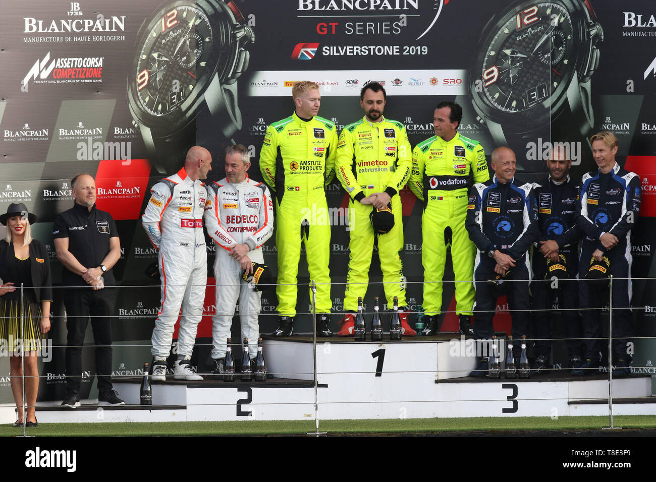 Silverstone, UK. 12 mai, 2019. Suis cup # 1 podium avec Barwell Motorsport pilotes Adrian Amstutz, Leo Machitski & Miguel Ramos, # 2 les pilotes Tech 1 Racing Bernard Delhez & Fabien Barthez, # 3 Garage 59 Alexander pilotes West, Chris Harris et Chris Goodwin au cours de la 2019 GT série Blancpain Endurance Cup sur le circuit de Silverstone, Silverstone, en Angleterre, le 12 mai 2019. Photo par Jurek Biegus. Usage éditorial uniquement, licence requise pour un usage commercial. Aucune utilisation de pari, de jeux ou d'un seul club/ligue/dvd publications. Credit : UK Sports Photos Ltd/Alamy Live News Banque D'Images