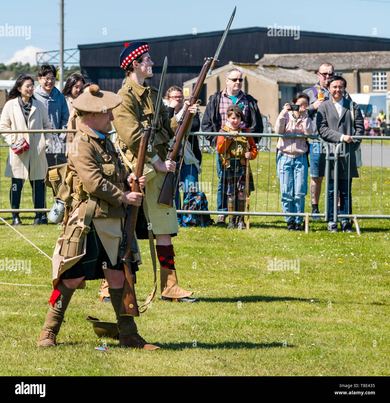 Musée de l'aviation, East Fortune, East Lothian, Scotland, UK 12 mai 2019. L'expérience de guerre : une journée en famille avec toutes les choses liées à la guerre mondiale, y compris un affichage d'infanterie par Gordon Highlanders historique historique du groupe à propos de matériel militaire et des armes à feu Banque D'Images