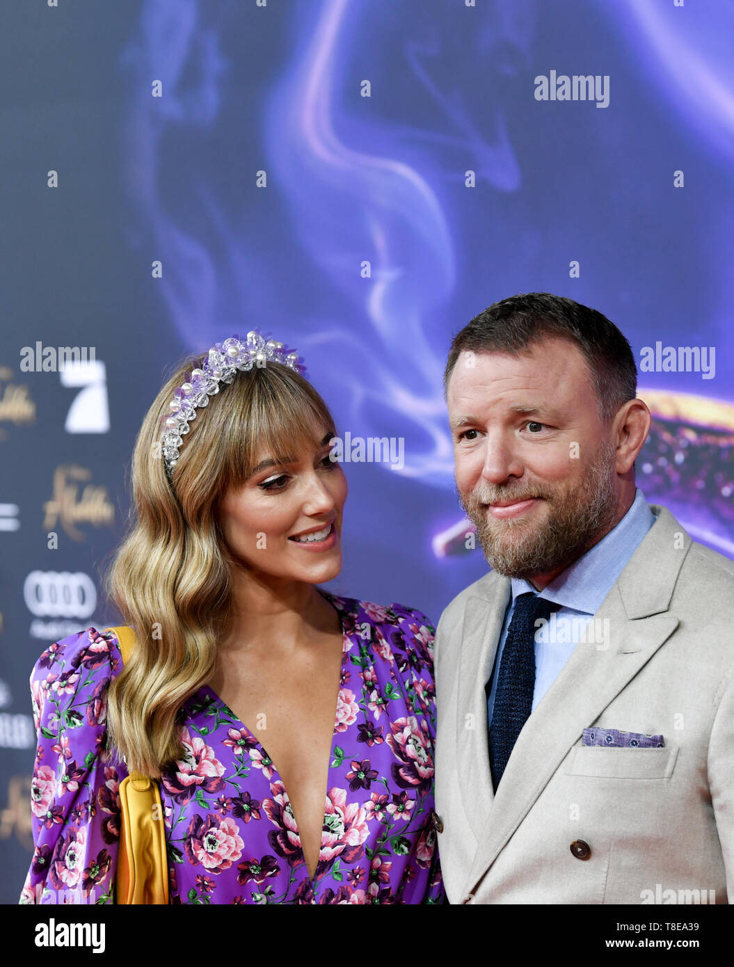 Berlin, Allemagne. Le 11 mai, 2019. Réalisateur Guy Ritchie et son épouse Jacqui au gala projection du film 'Aladdin' au cinéma UCI Luxe Mercedes Square. Le film sortira dans les salles allemandes sur 23.05.2019. Le nouveau film de Disney est un vrai film adaptation de la bande dessinée 1992 du même nom et est basé sur l'histoire et la lampe magique d'Aladdin à partir de les contes des 1001 nuits. Credit : Jens Kalaene Zentralbild-/dpa/dpa/Alamy Live News Banque D'Images
