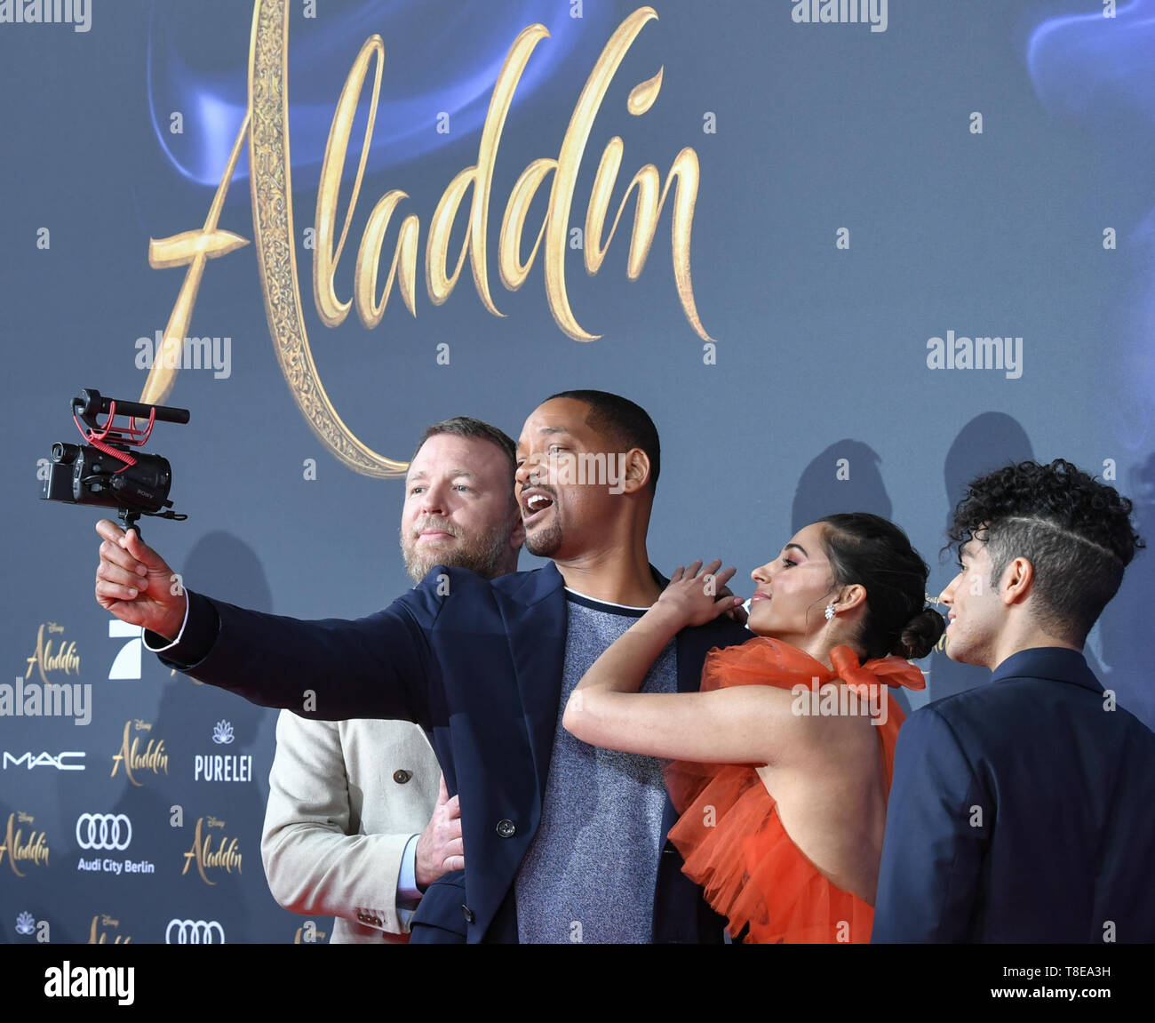 Berlin, Allemagne. Le 11 mai, 2019. L'acteur Will Smith (l-r), directeur Guy Ritchie, l'actrice Naomi Scott et l'acteur Mena Massoud au gala projection du film 'Aladdin' au cinéma UCI Luxe Mercedes Square. Le film sortira dans les salles allemandes sur 23.05.2019. Le nouveau film de Disney est un vrai film adaptation de la bande dessinée 1992 du même nom et est basé sur l'histoire et la lampe magique d'Aladdin à partir de les contes des 1001 nuits. Credit : Jens Kalaene Zentralbild-/dpa/dpa/Alamy Live News Banque D'Images