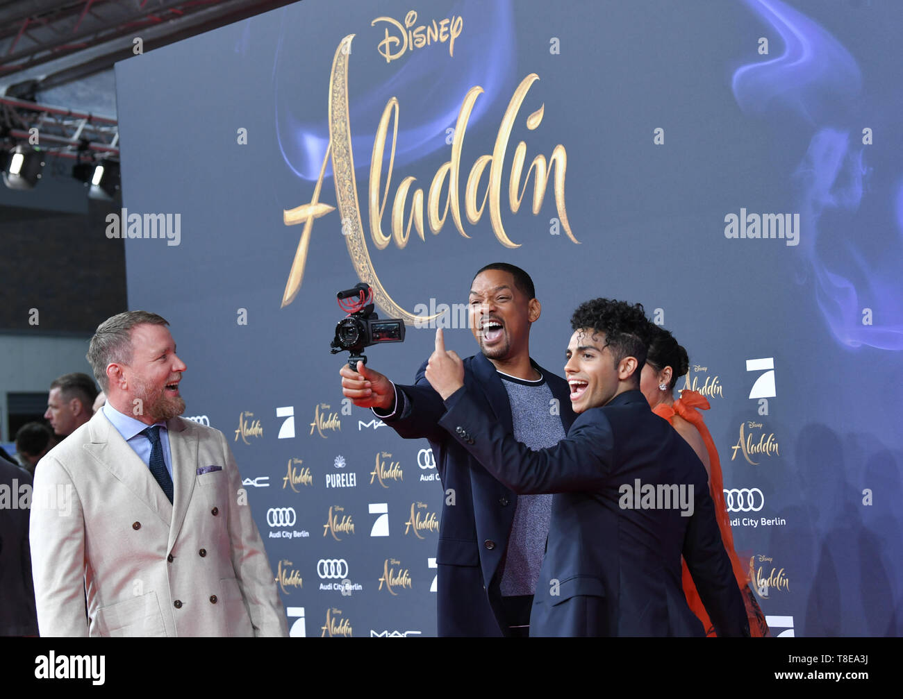 Berlin, Allemagne. Le 11 mai, 2019. Réalisateur Guy Ritchie (l-r), les acteurs Will Smith, acteur et actrice Mena Massoud Naomi Scott au gala projection du film 'Aladdin' au cinéma UCI Luxe Mercedes Square. Le film sortira dans les salles allemandes sur 23.05.2019. Le nouveau film de Disney est un vrai film adaptation de la bande dessinée 1992 du même nom et est basé sur l'histoire et la lampe magique d'Aladdin à partir de les contes des 1001 nuits. Credit : Jens Kalaene Zentralbild-/dpa/dpa/Alamy Live News Banque D'Images