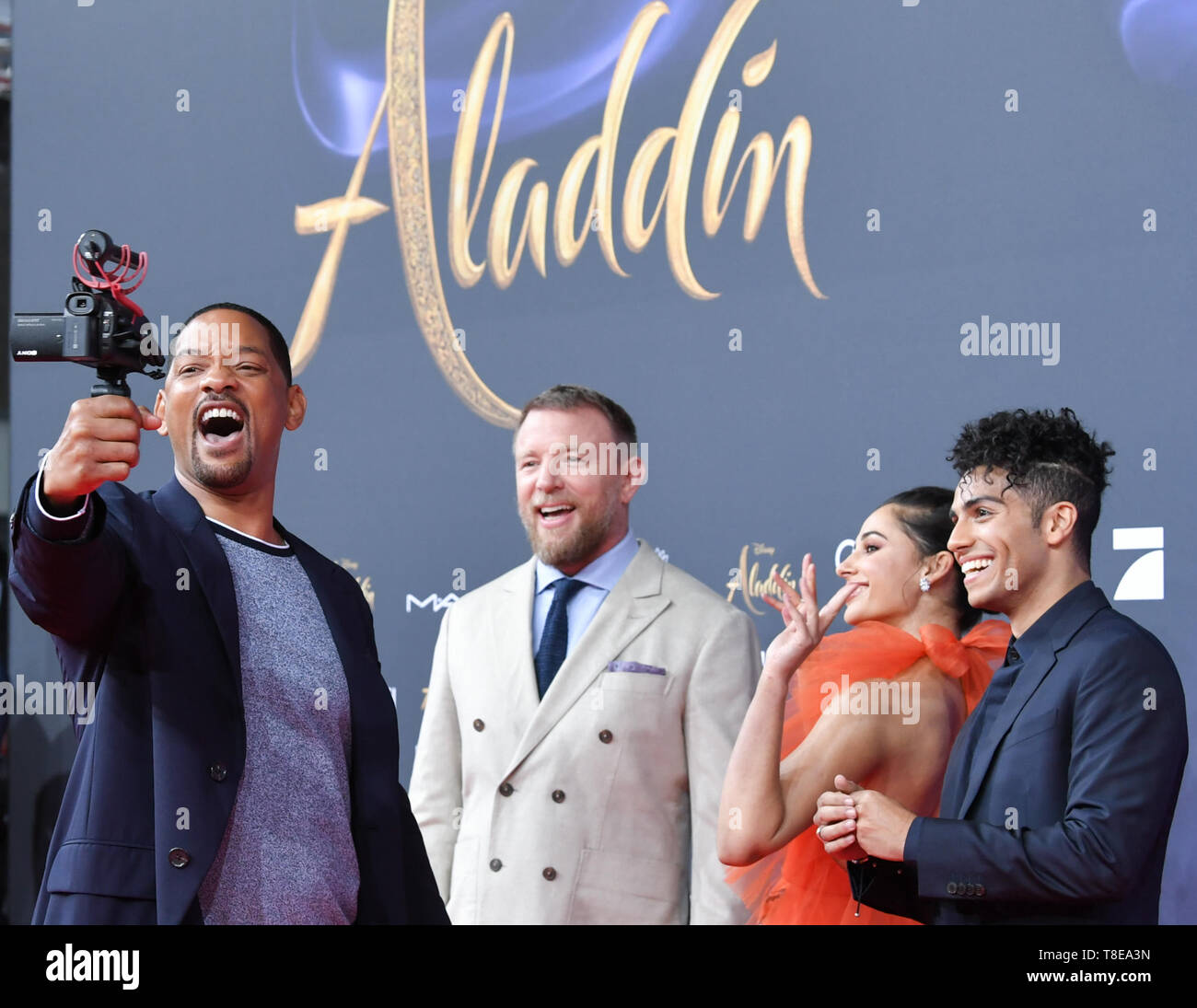 Berlin, Allemagne. Le 11 mai, 2019. L'acteur Will Smith (l-r), directeur Guy Ritchie, l'actrice Naomi Scott et l'acteur Mena Massoud au gala projection du film 'Aladdin' au cinéma UCI Luxe Mercedes Square. Le film sortira dans les salles allemandes sur 23.05.2019. Le nouveau film de Disney est un vrai film adaptation de la bande dessinée 1992 du même nom et est basé sur l'histoire et la lampe magique d'Aladdin à partir de les contes des 1001 nuits. Credit : Jens Kalaene Zentralbild-/dpa/dpa/Alamy Live News Banque D'Images