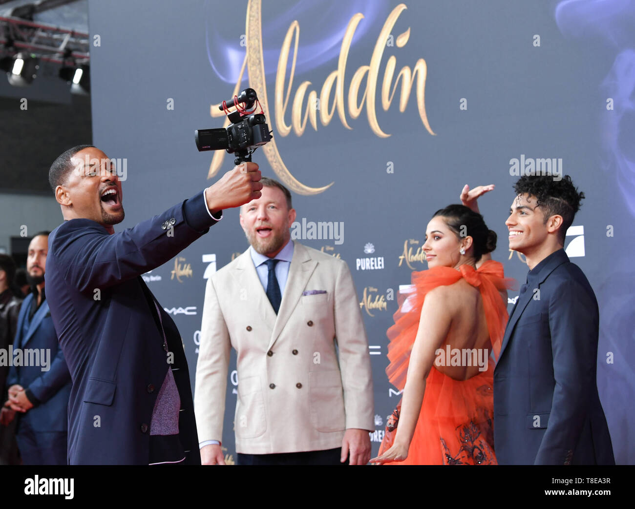 Berlin, Allemagne. Le 11 mai, 2019. L'acteur Will Smith (l-r), directeur Guy Ritchie, l'actrice Naomi Scott et l'acteur Mena Massoud au gala projection du film 'Aladdin' au cinéma UCI Luxe Mercedes Square. Le film sortira dans les salles allemandes sur 23.05.2019. Le nouveau film de Disney est un vrai film adaptation de la bande dessinée 1992 du même nom et est basé sur l'histoire et la lampe magique d'Aladdin à partir de les contes des 1001 nuits. Credit : Jens Kalaene Zentralbild-/dpa/dpa/Alamy Live News Banque D'Images