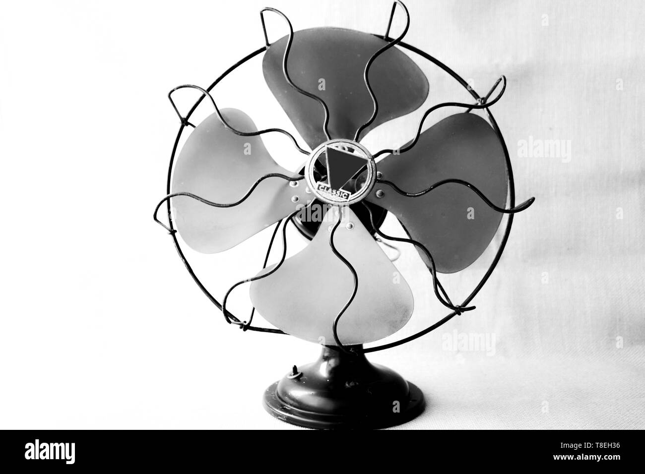 Ventilateur Vintage iron arrière-plan. 50s. Arrivée de l'été et le  soulagement de la chaleur. refroidir l'air. Climatisation. composition  photographique Photo Stock - Alamy