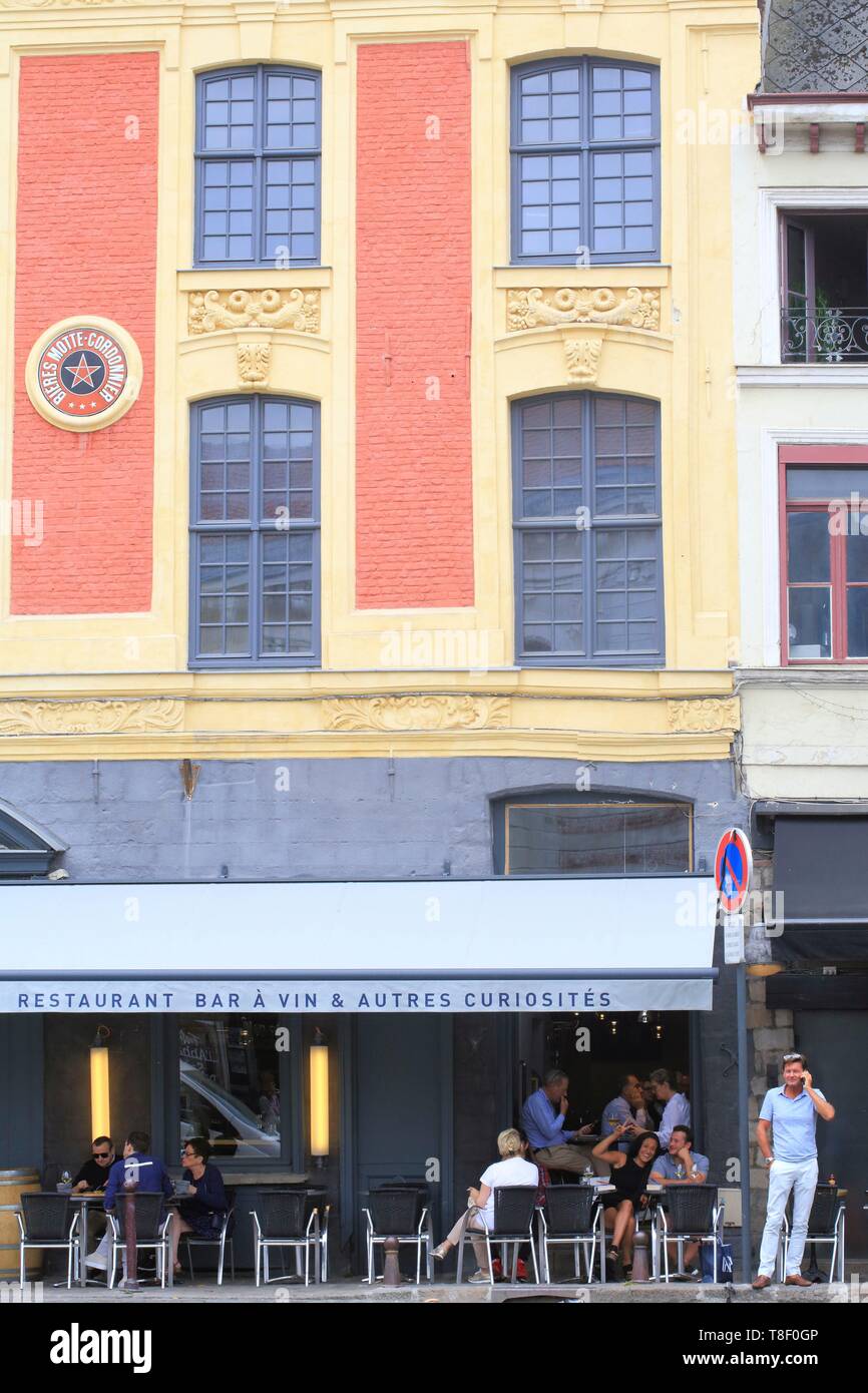 France, Nord, Lille, Vieux Lille, terrasse de la Aux Arts restaurant Banque D'Images