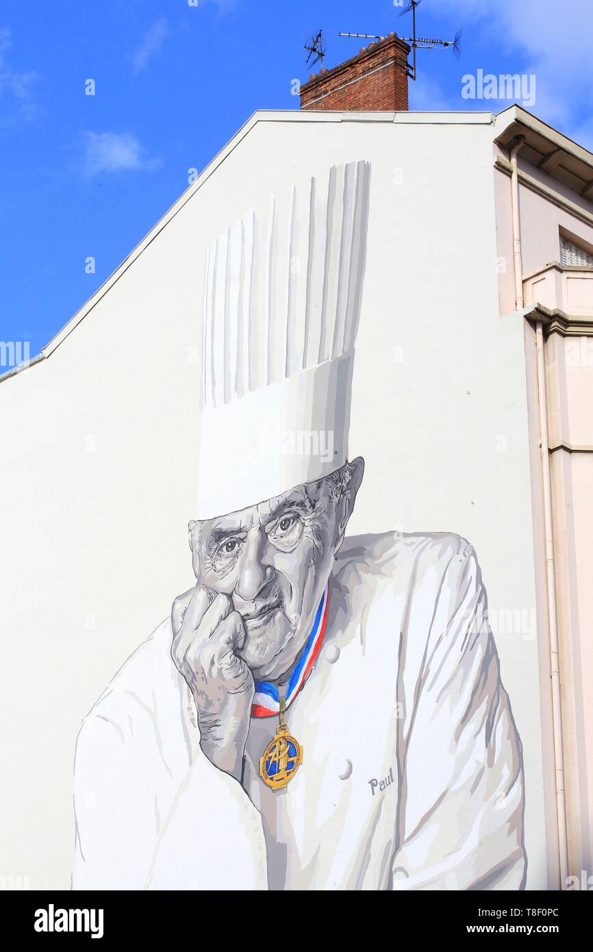 France, Rhône, Lyon, Cours Lafayette en face des Halles, mur peint représentant le chef Paul Bocuse conçu par l'atelier CiteCreation Banque D'Images