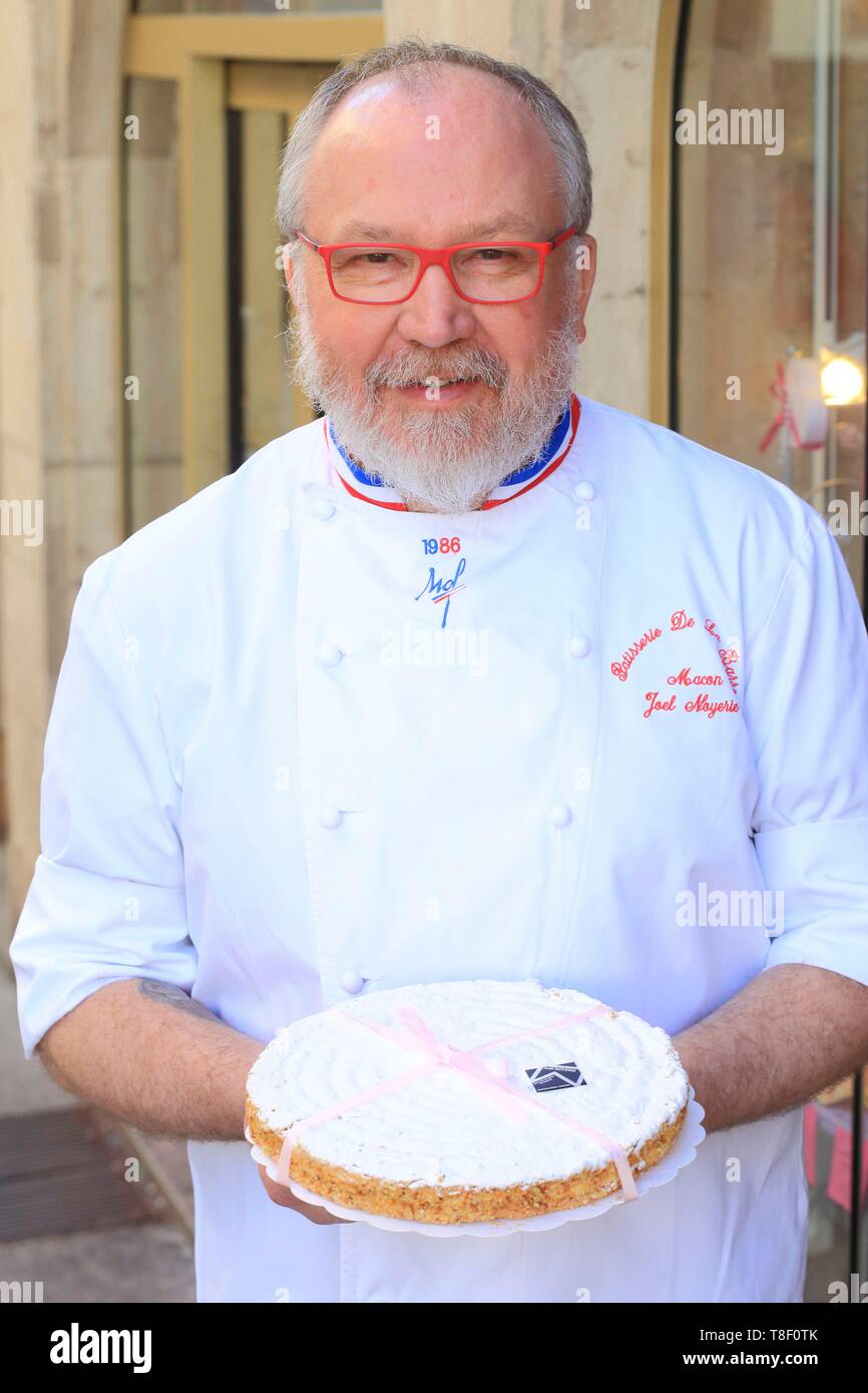 France Saone Et Loire Macon La Barre De La Patisserie Patisserie Joel Noyerie Mof Et Son Ideal Maconnais Cake Photo Stock Alamy