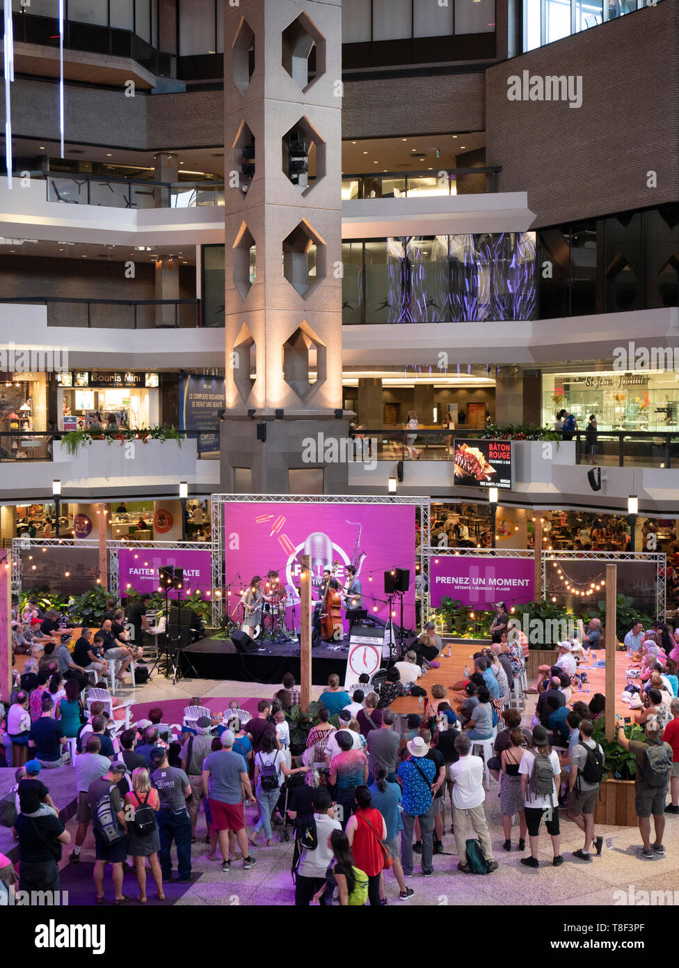 Festival de jazz au Complexe Desjardins, au centre-ville de Montréal. Premier immeuble de bureaux commerciaux et de détail shopping mall complexe. Banque D'Images