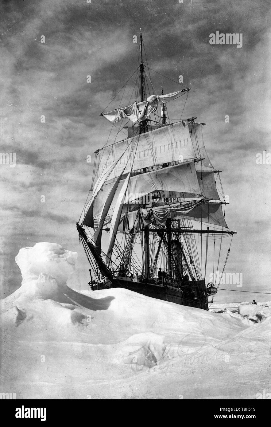 La photographie montre l'expédition Terra Nova dans les glaces au cours de la British Antarctic Expedition, vers 1910 Banque D'Images