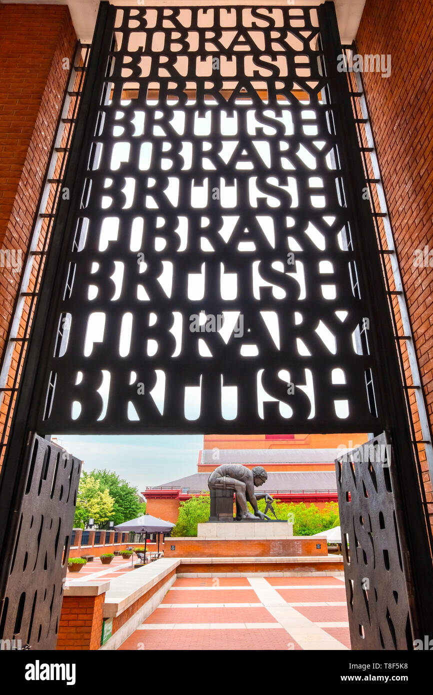 Londres, Royaume-Uni - 12 mai 2018 : La British Library est la bibliothèque nationale du Royaume-Uni et la plus grande bibliothèque nationale dans le monde en nombre d'articles catalogués Banque D'Images