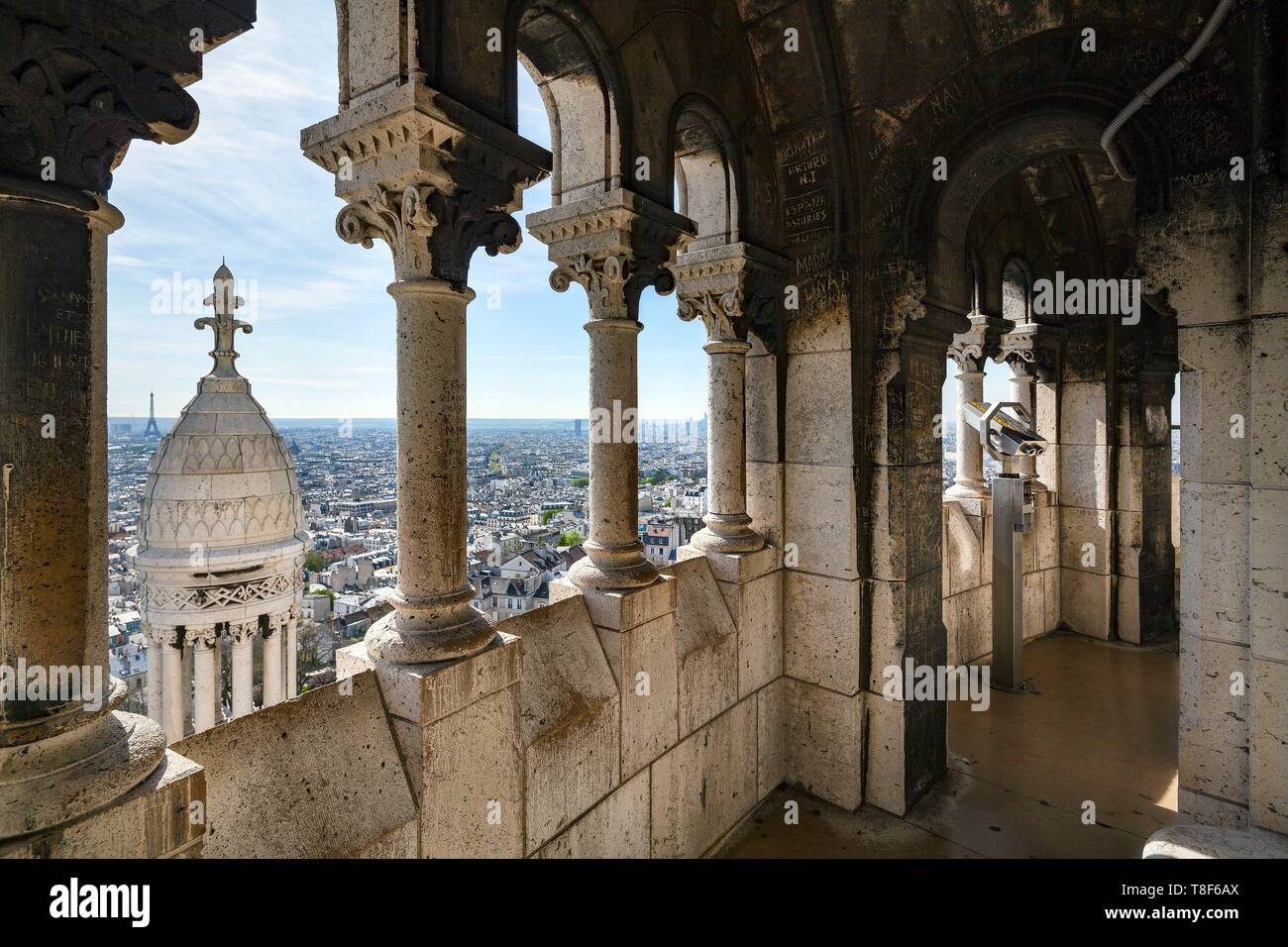 France, Paris, 18ème arrondissement, SacrÚ-Coeur dome surplombant Paris Banque D'Images